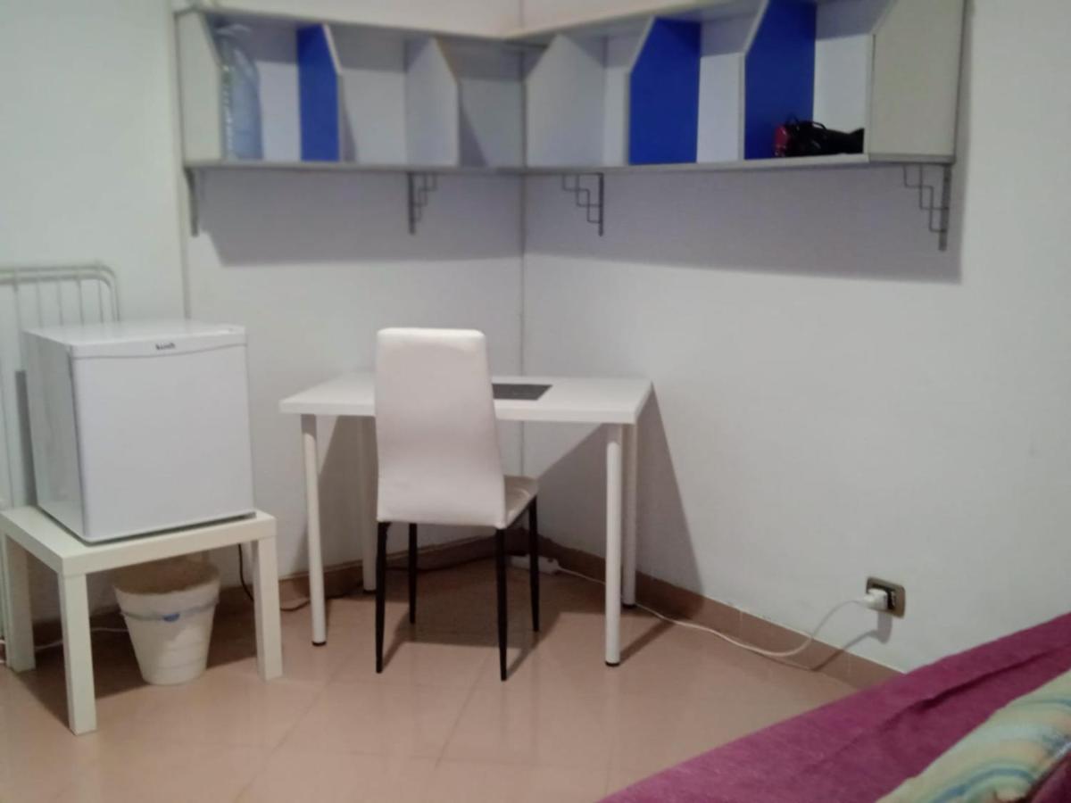 Standard Double Room with Shared Bathroom-No VIew photo 3