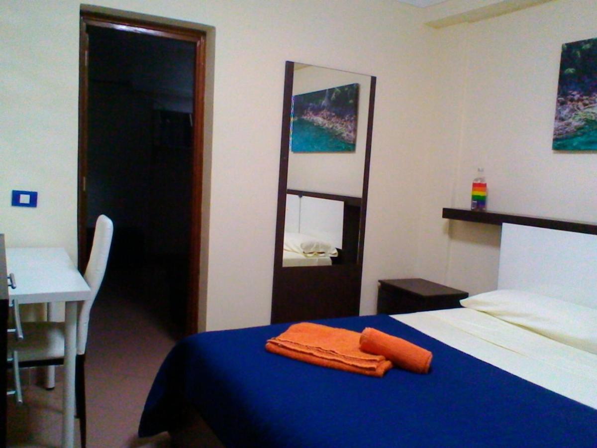 Standard Double Room with Shared Bathroom-No VIew photo 1