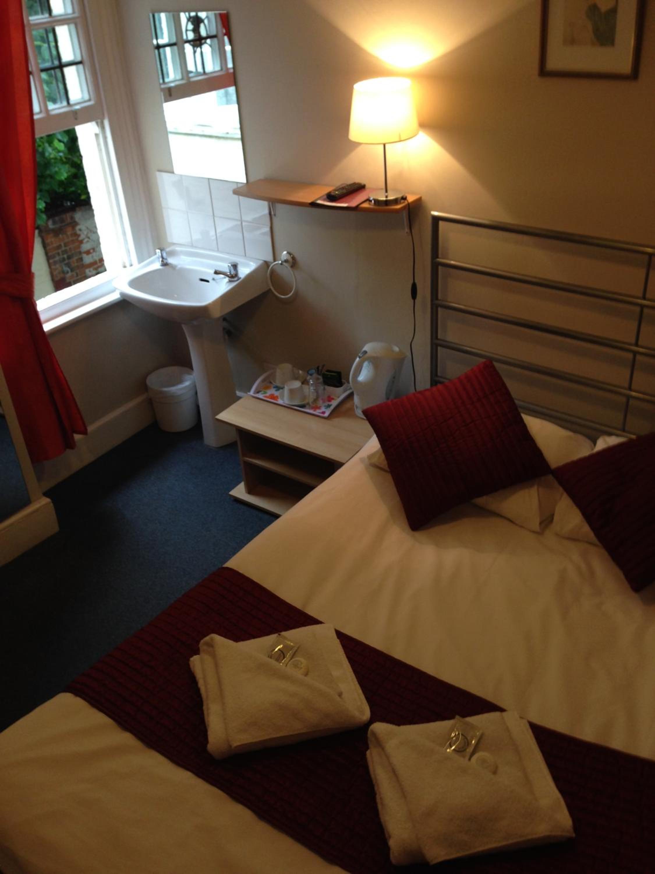 Double Room with Shared Bathroom photo 2