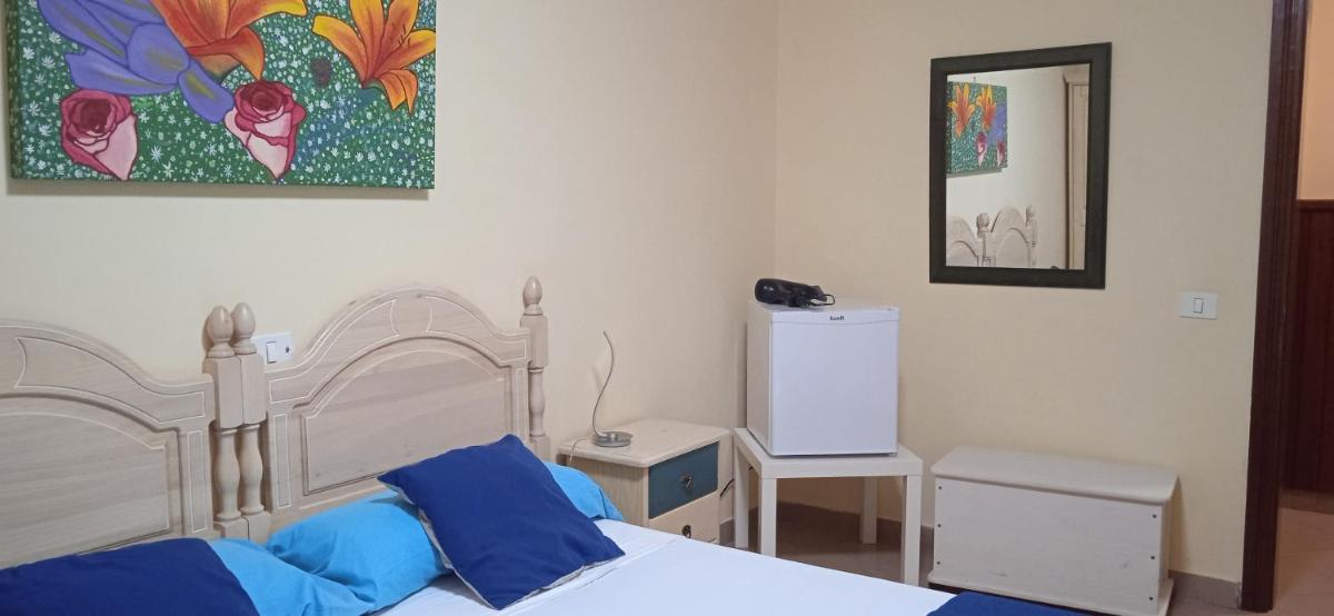 Double or Twin Room with Shared Bathroom- Interior View photo 1