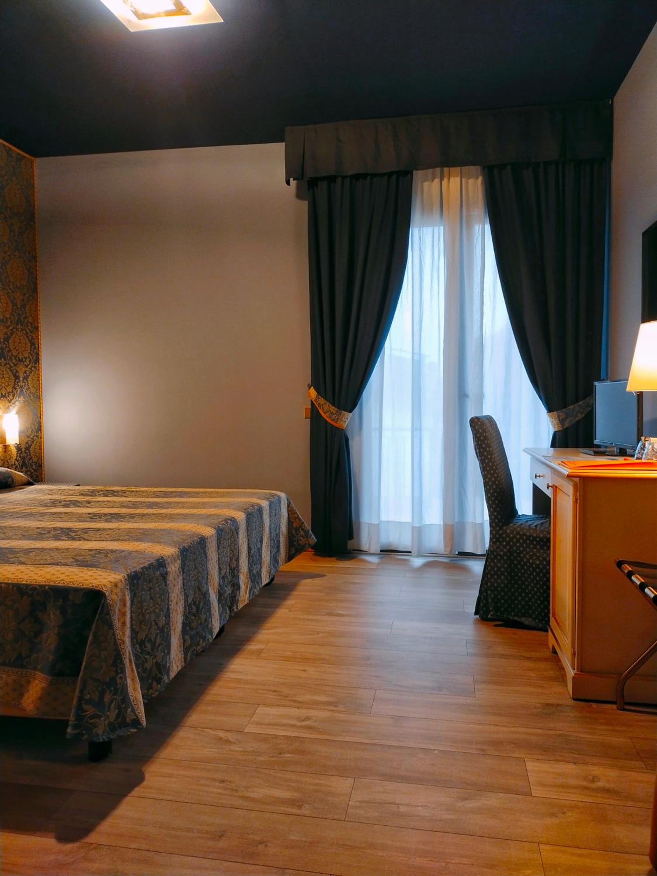 Deluxe Double or Twin Room with Balcony - Photo 6
