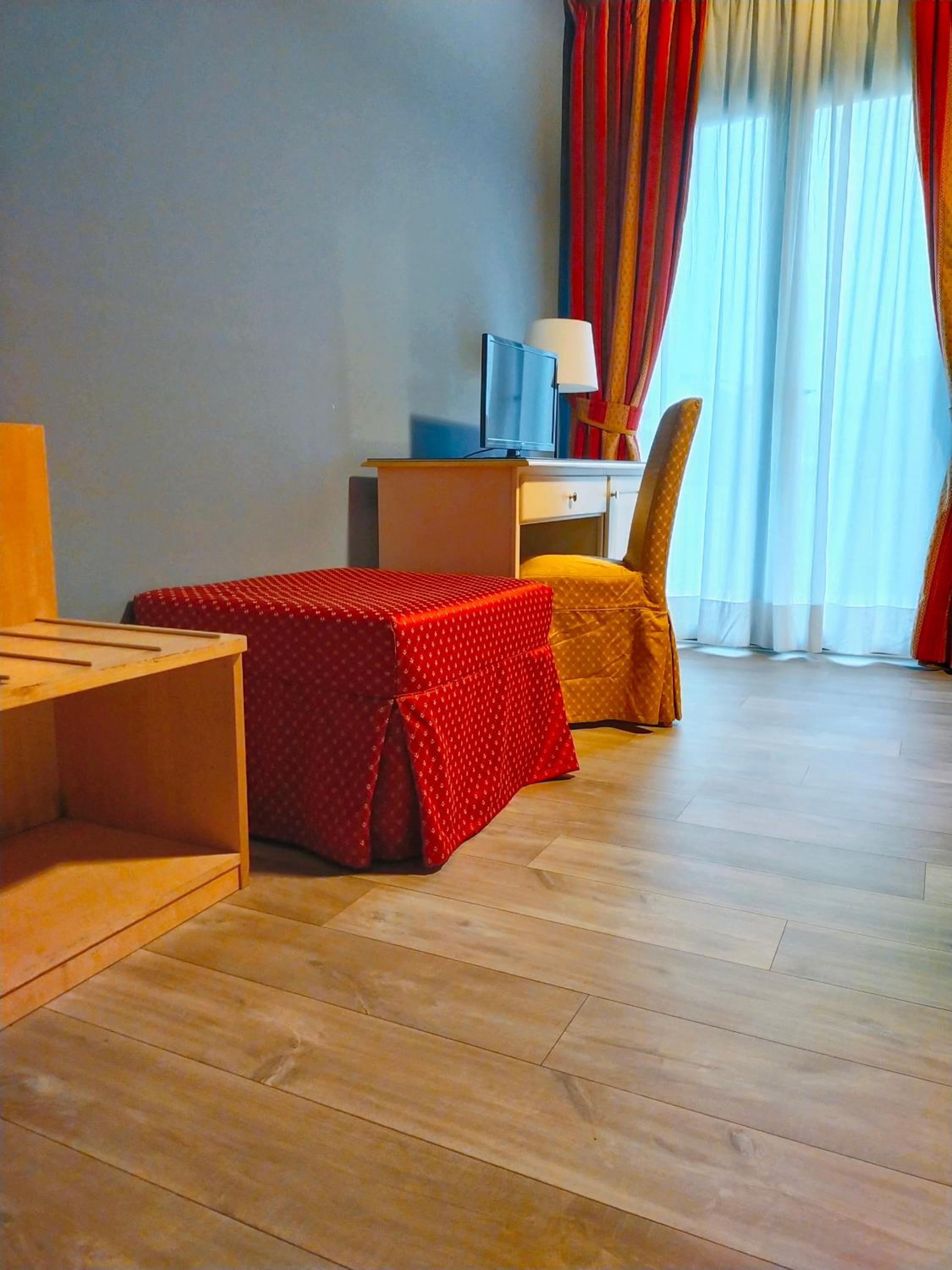 Deluxe Double or Twin Room with Balcony - Photo 4