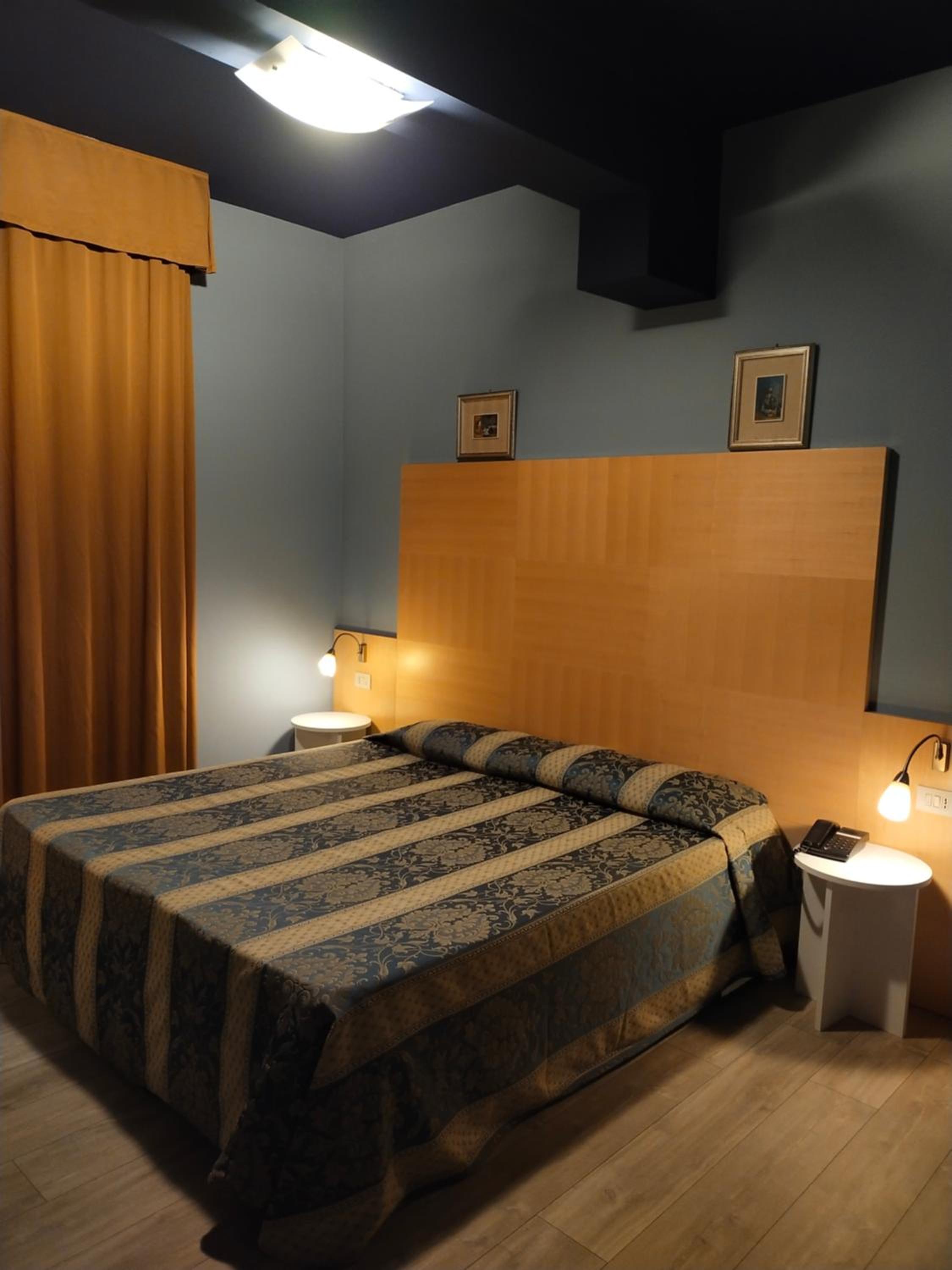 Standard Double or Twin Room - Photo 2