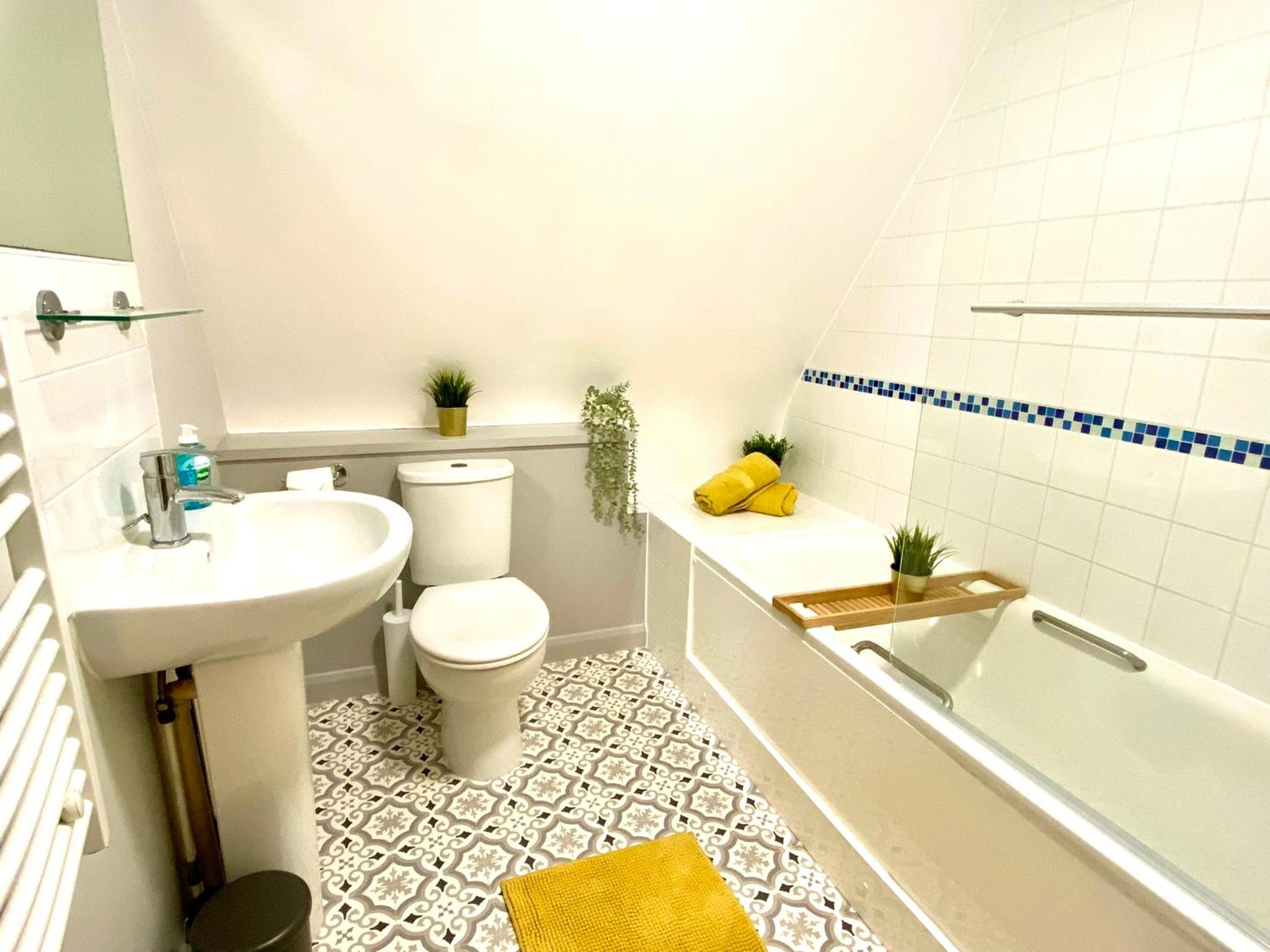 Two-Bedroom Apartment - Photo 5