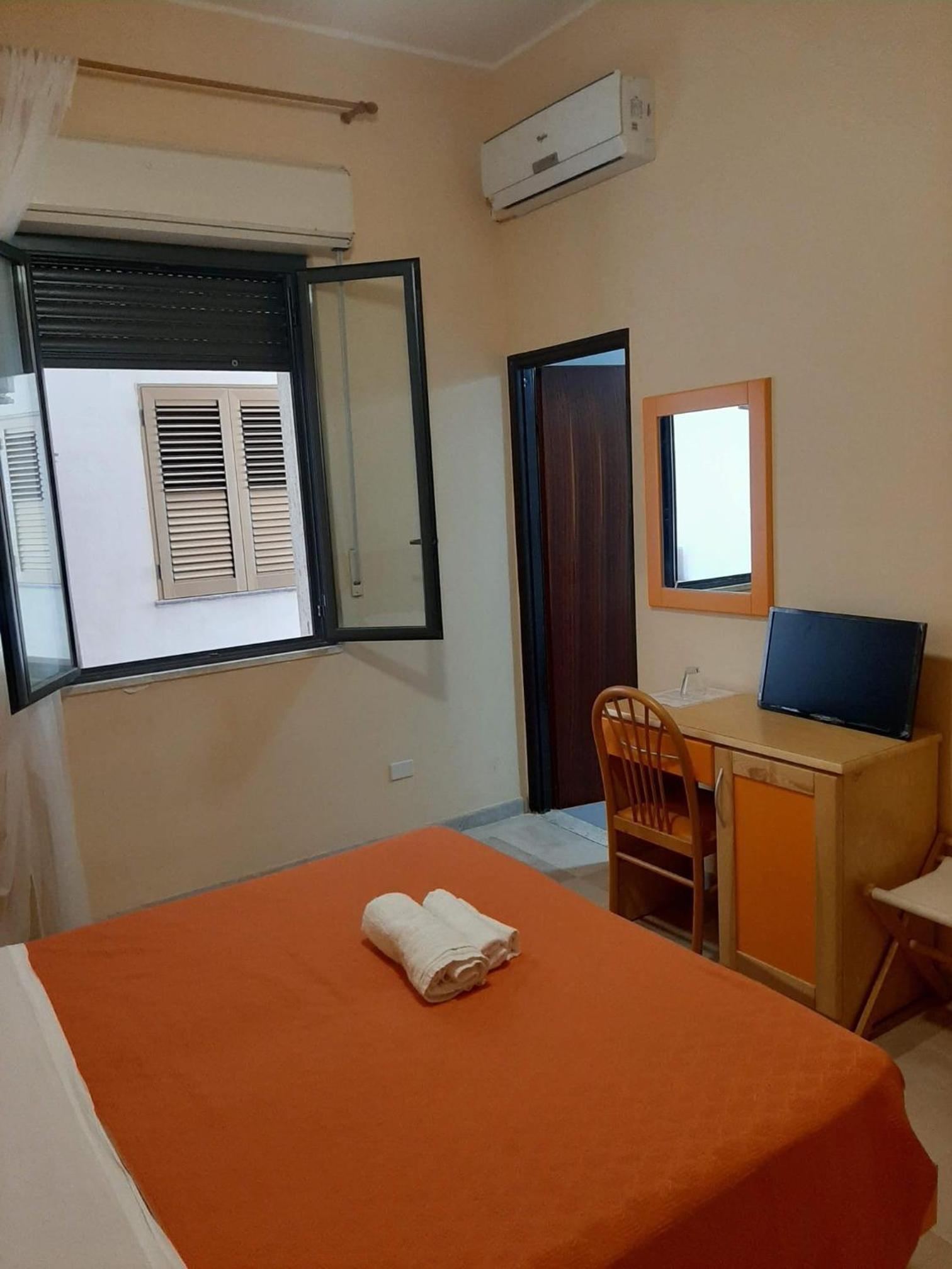 Economy Double or Twin Room photo 1
