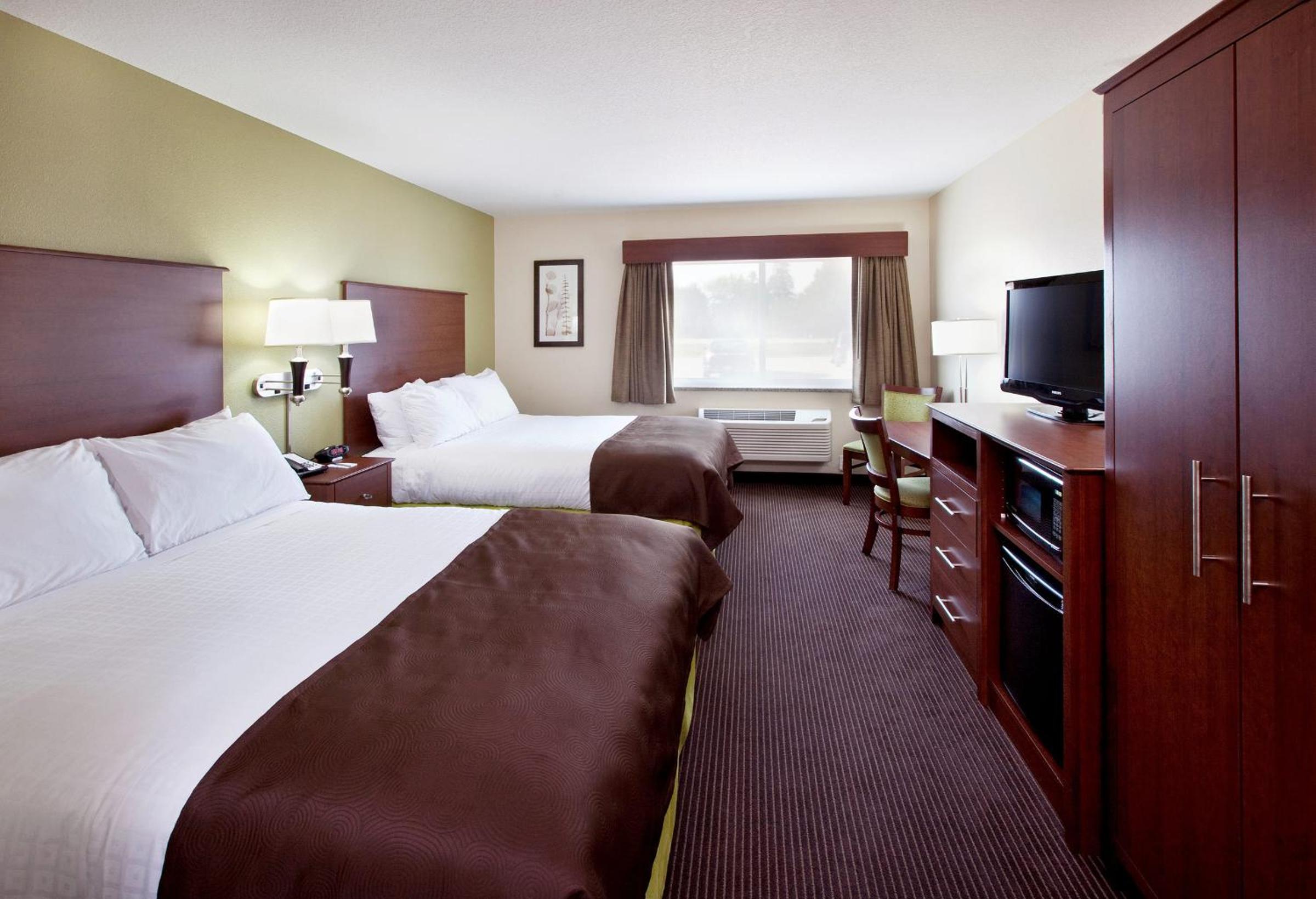 Queen Room with Two Queen Beds - Non-Smoking photo 1