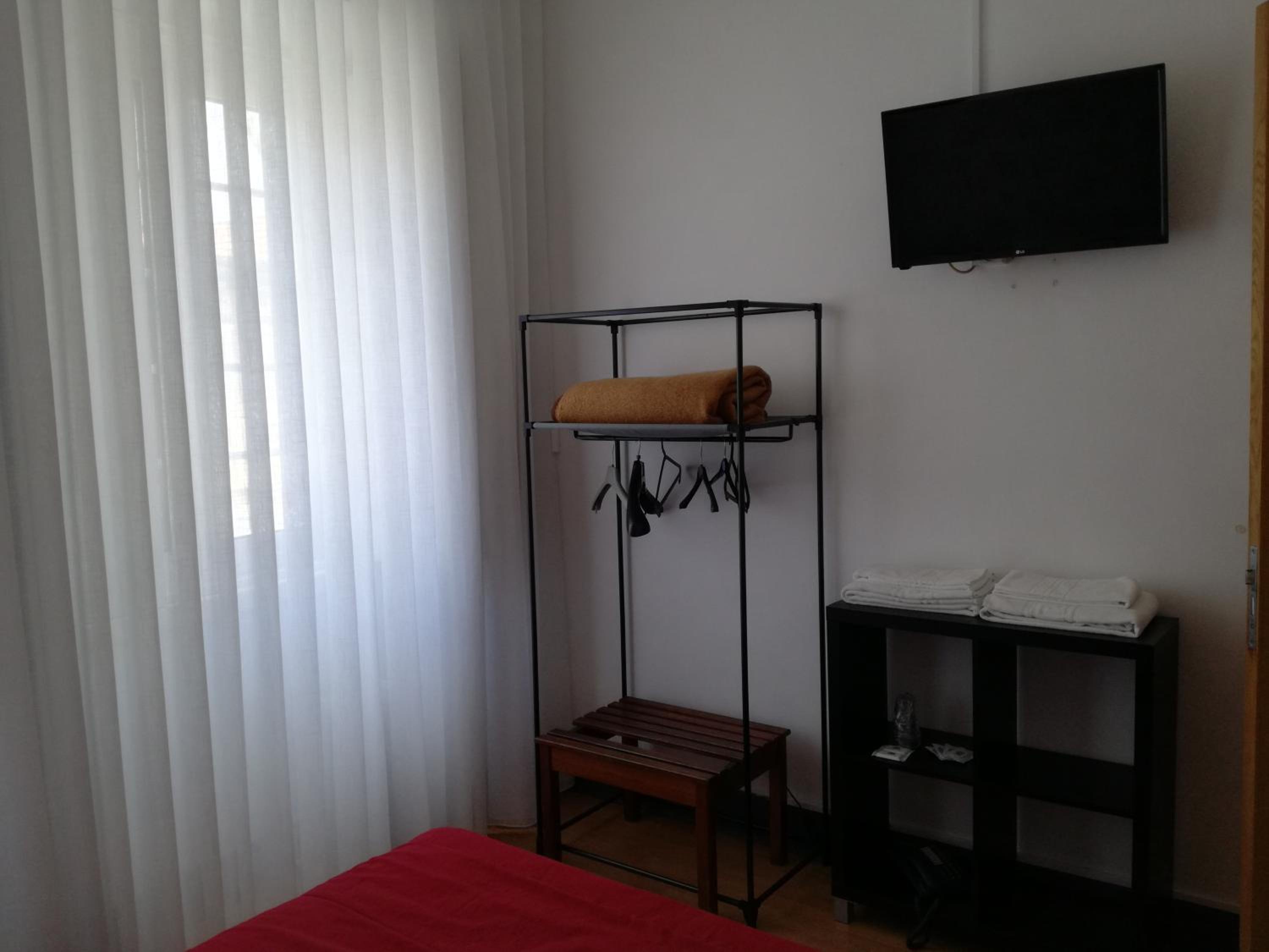 Double Room with Shared Bathroom photo 3
