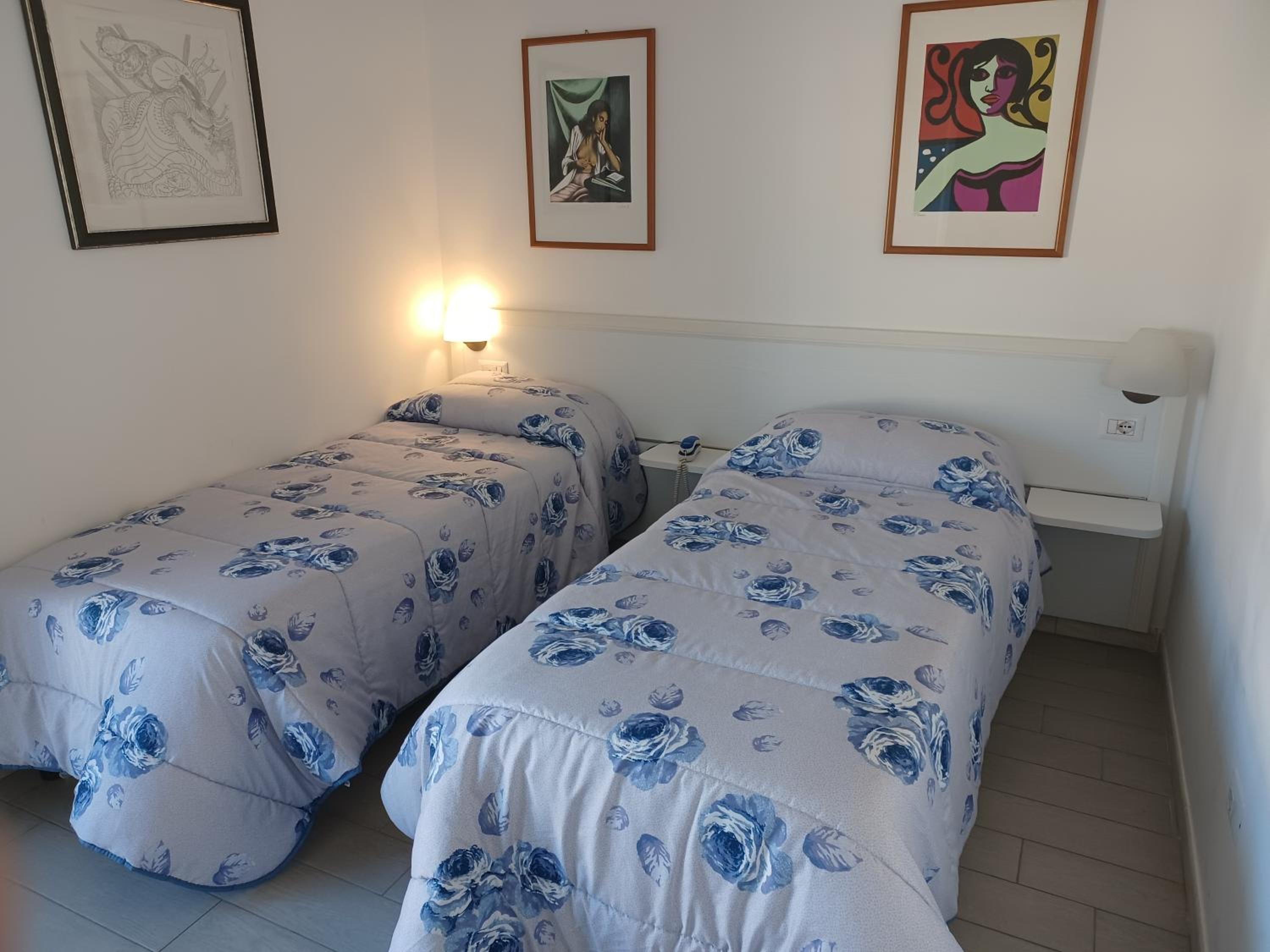 Twin Room - Photo 4