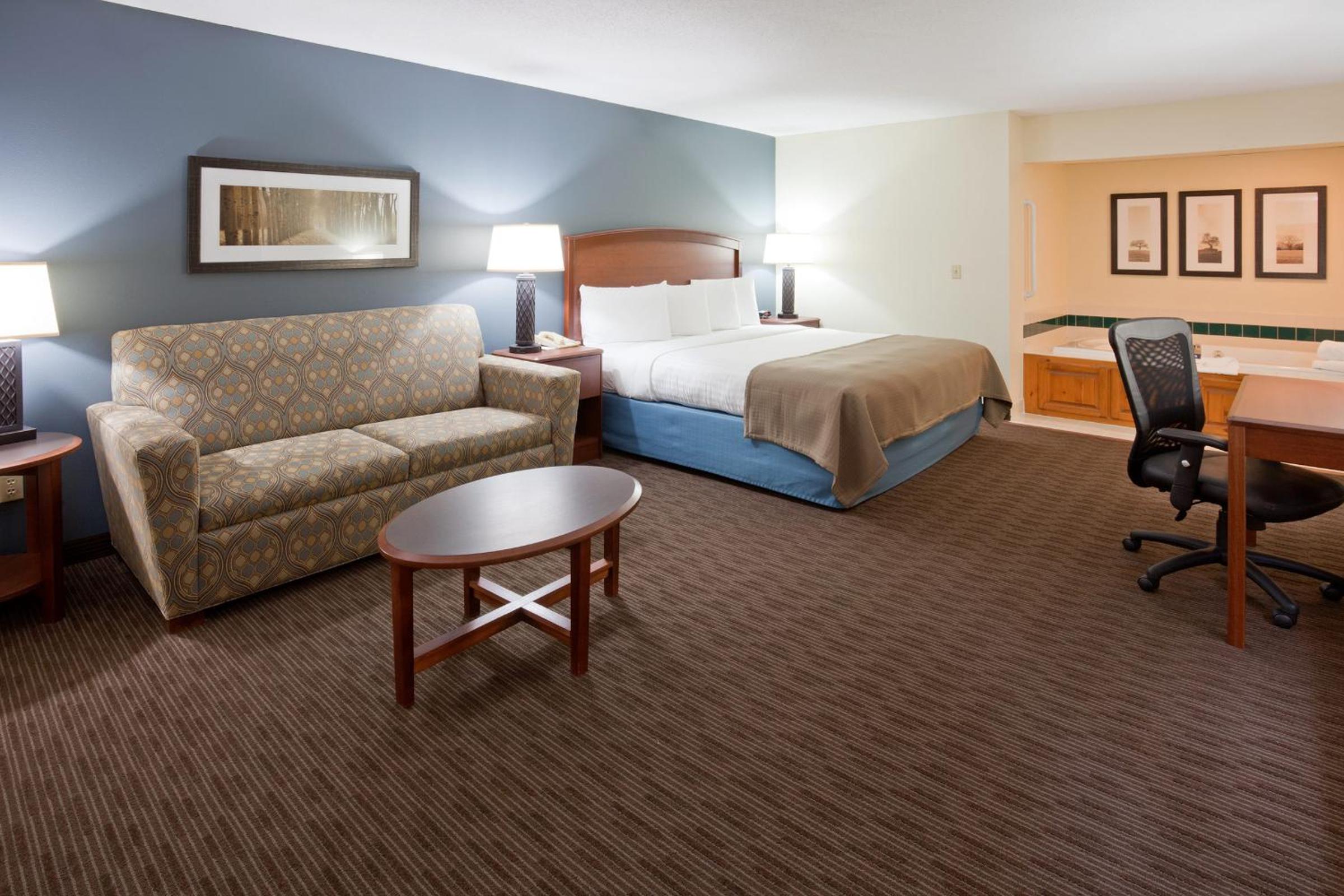 Superior Studio King Suite - Non-Smoking