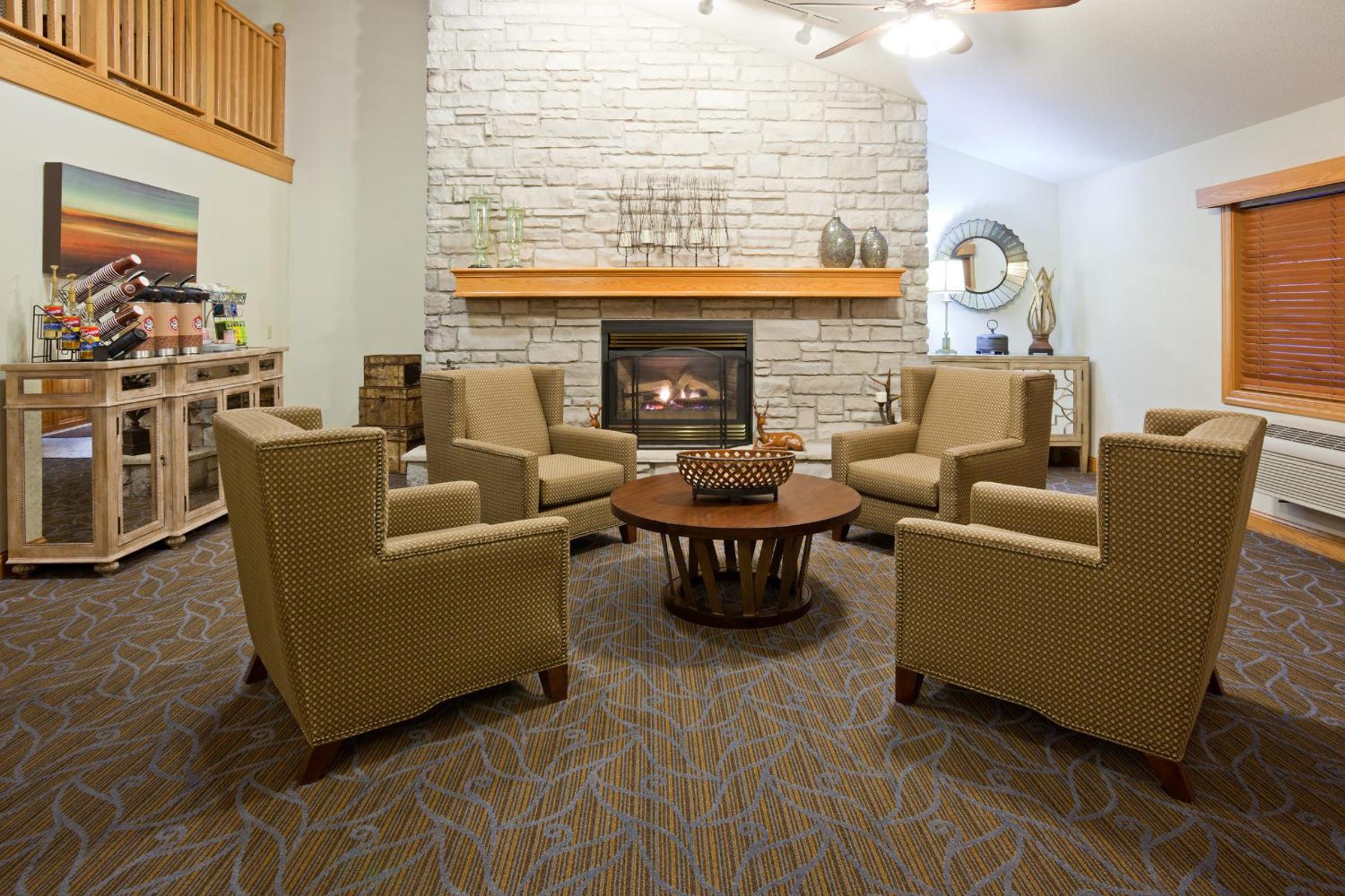 One-Bedroom Deluxe King Suite - Non-Smoking