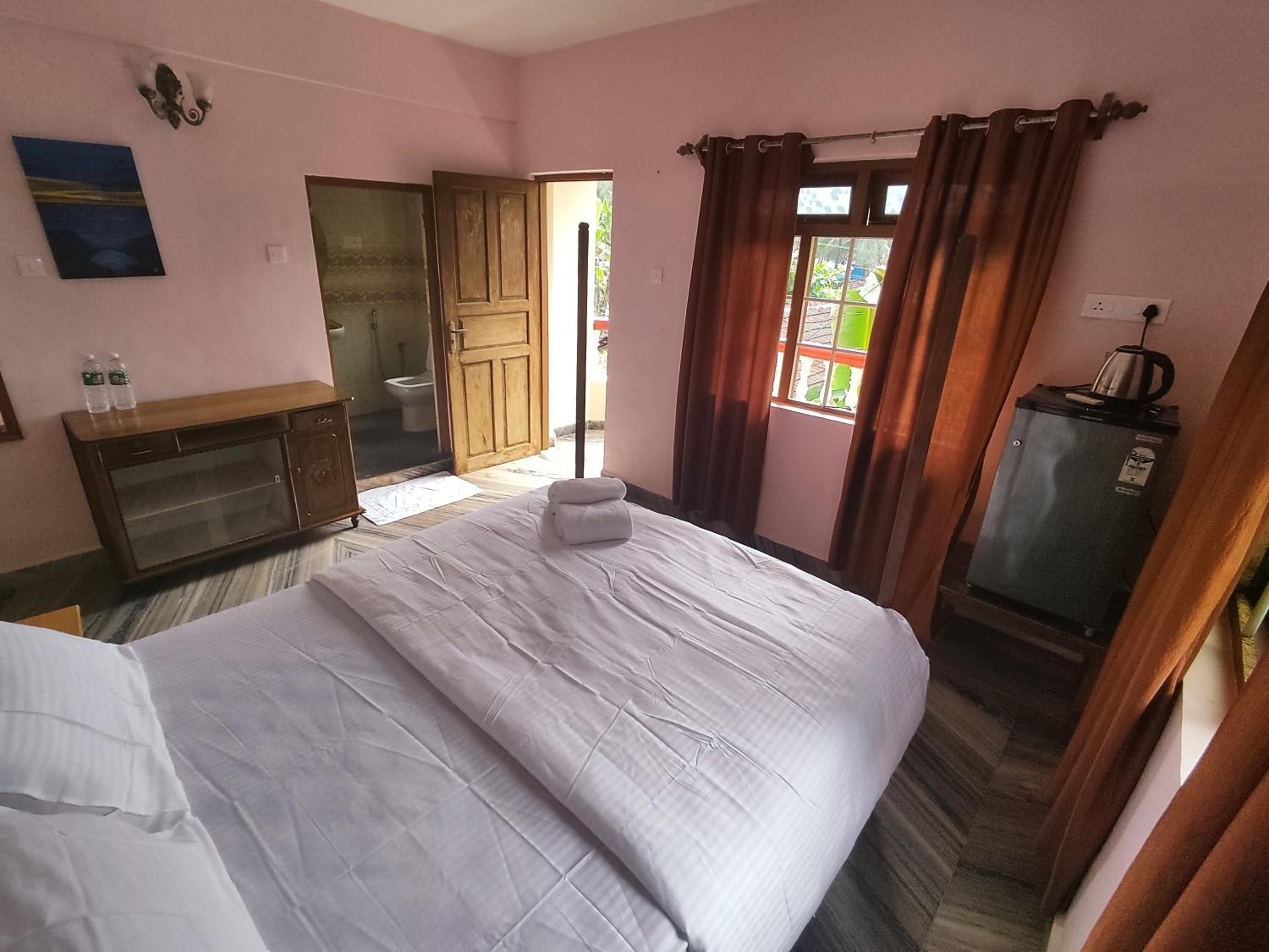 King Room with Balcony - Photo 1