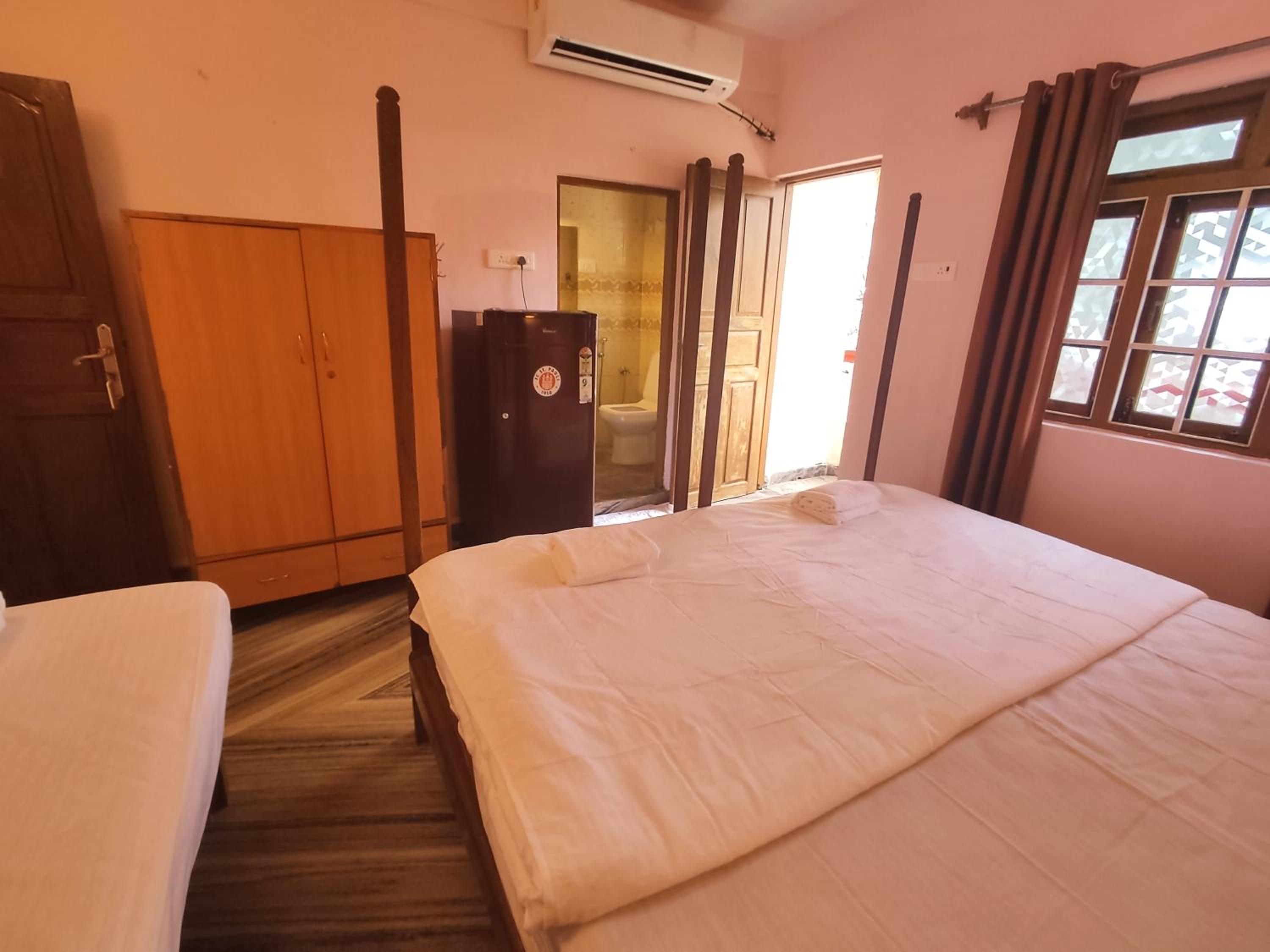 Triple Room with Balcony - Photo 5