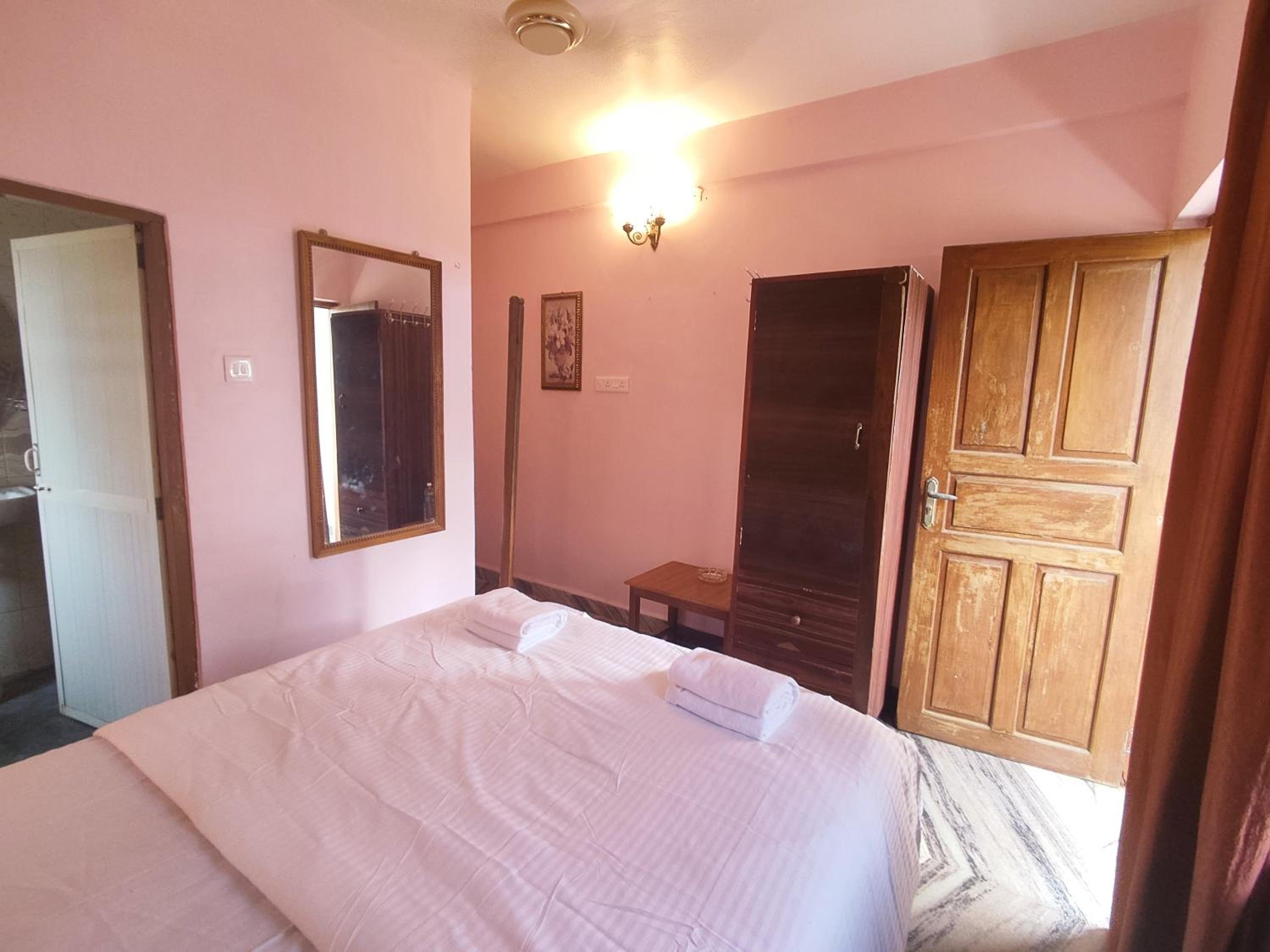 Deluxe Double Room with Balcony - Photo 2
