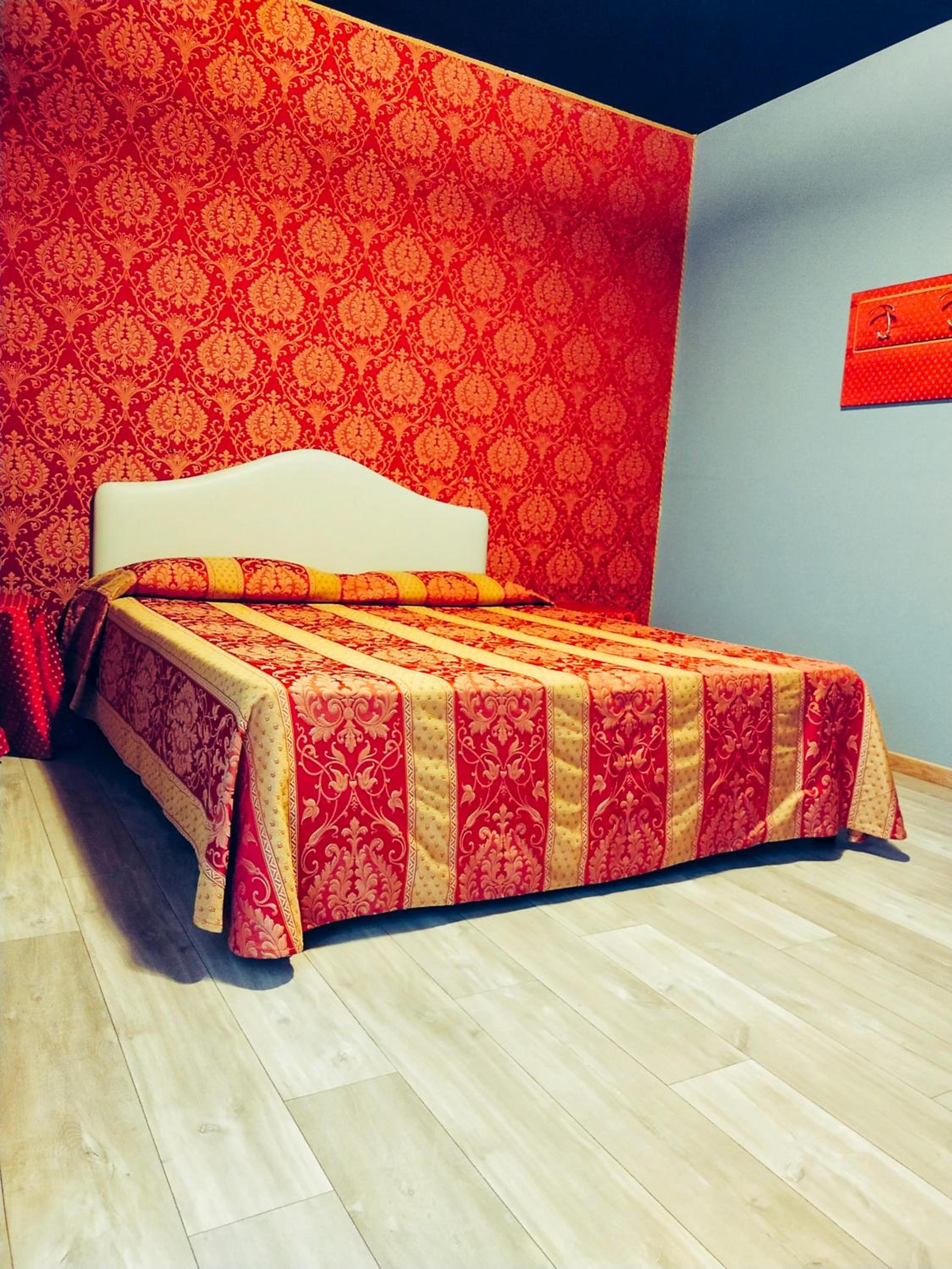 Deluxe Double or Twin Room with Balcony - Photo 2