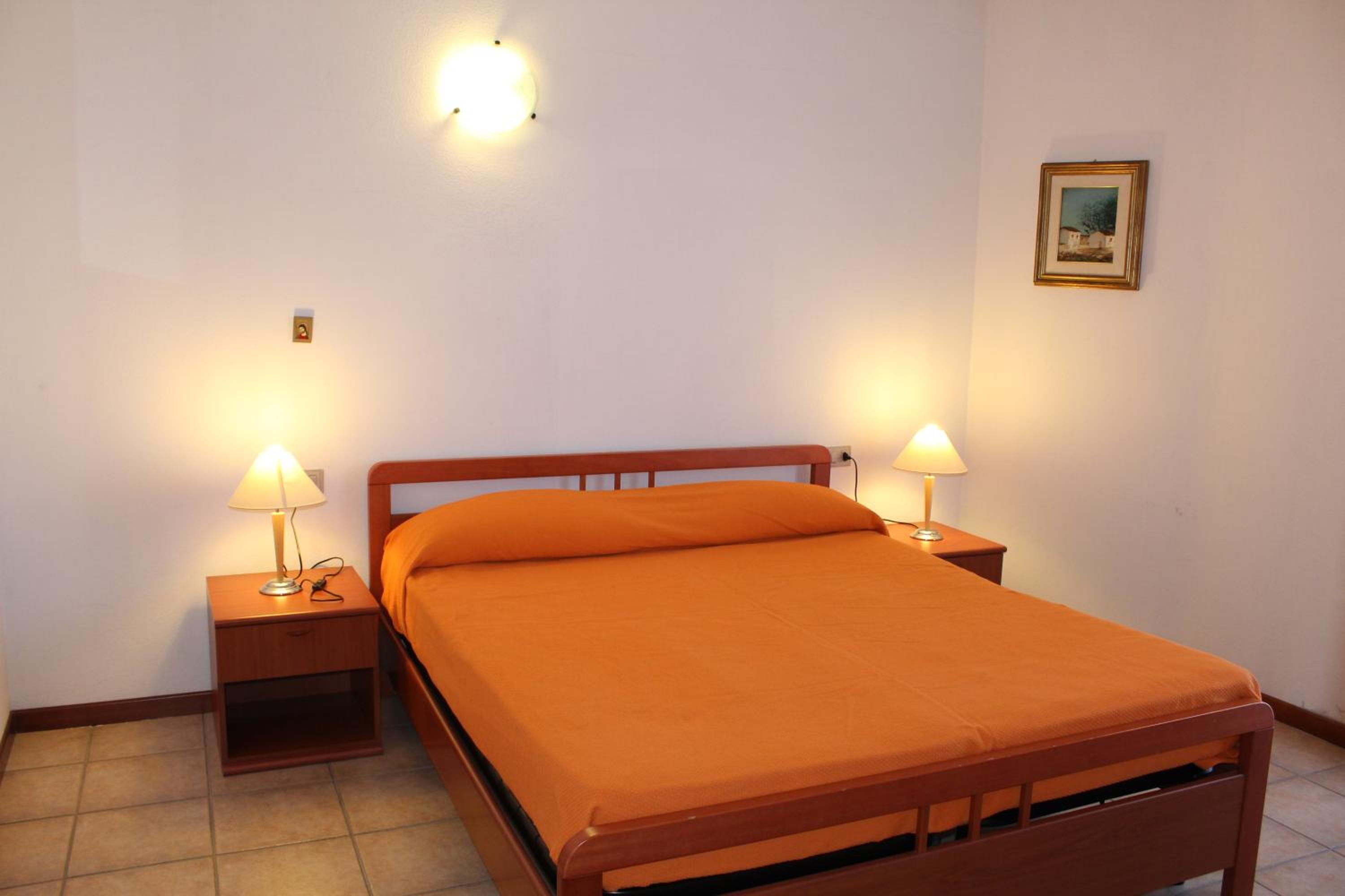 One-Bedroom House photo 1