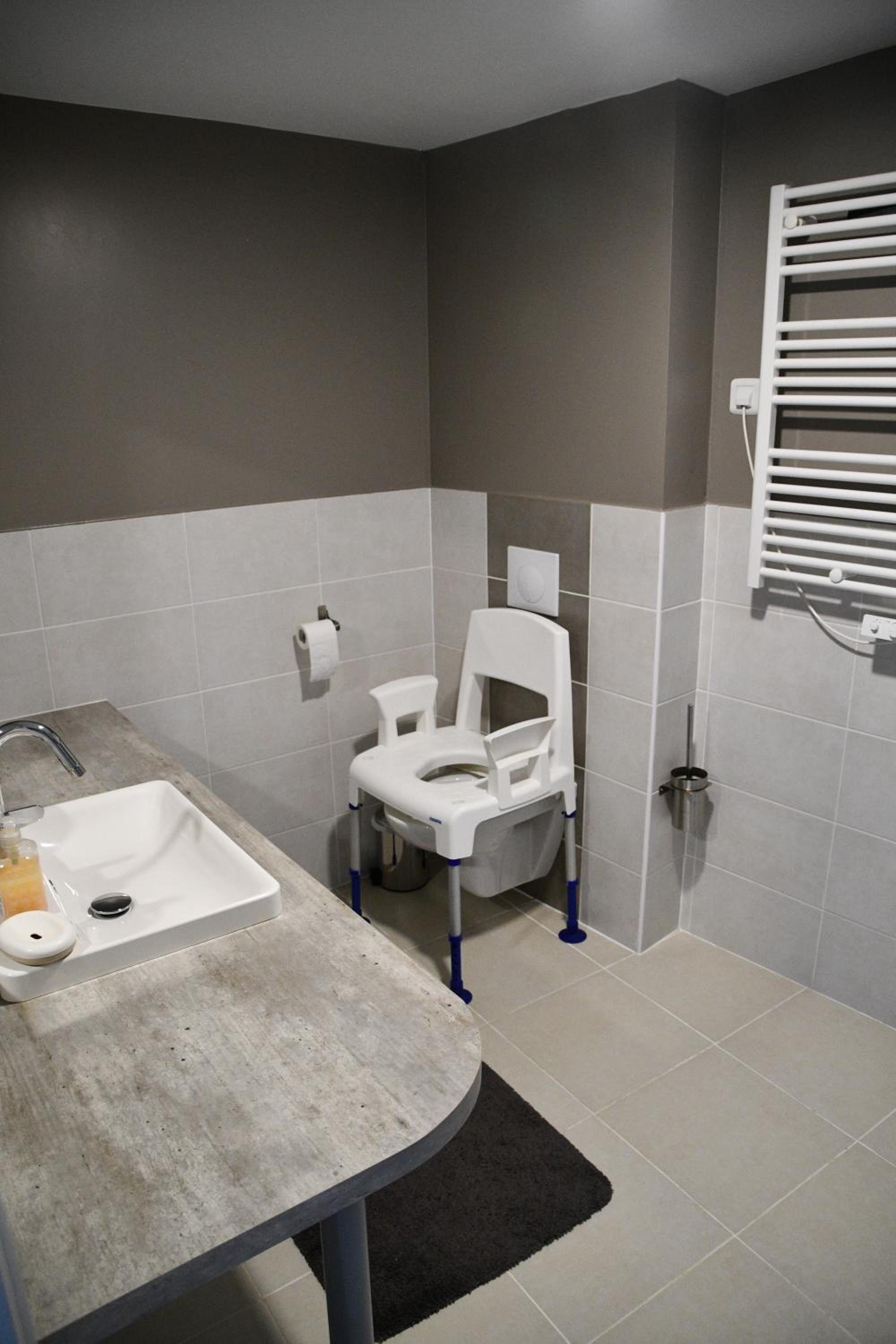 Double Room - Disability Access - Photo 5