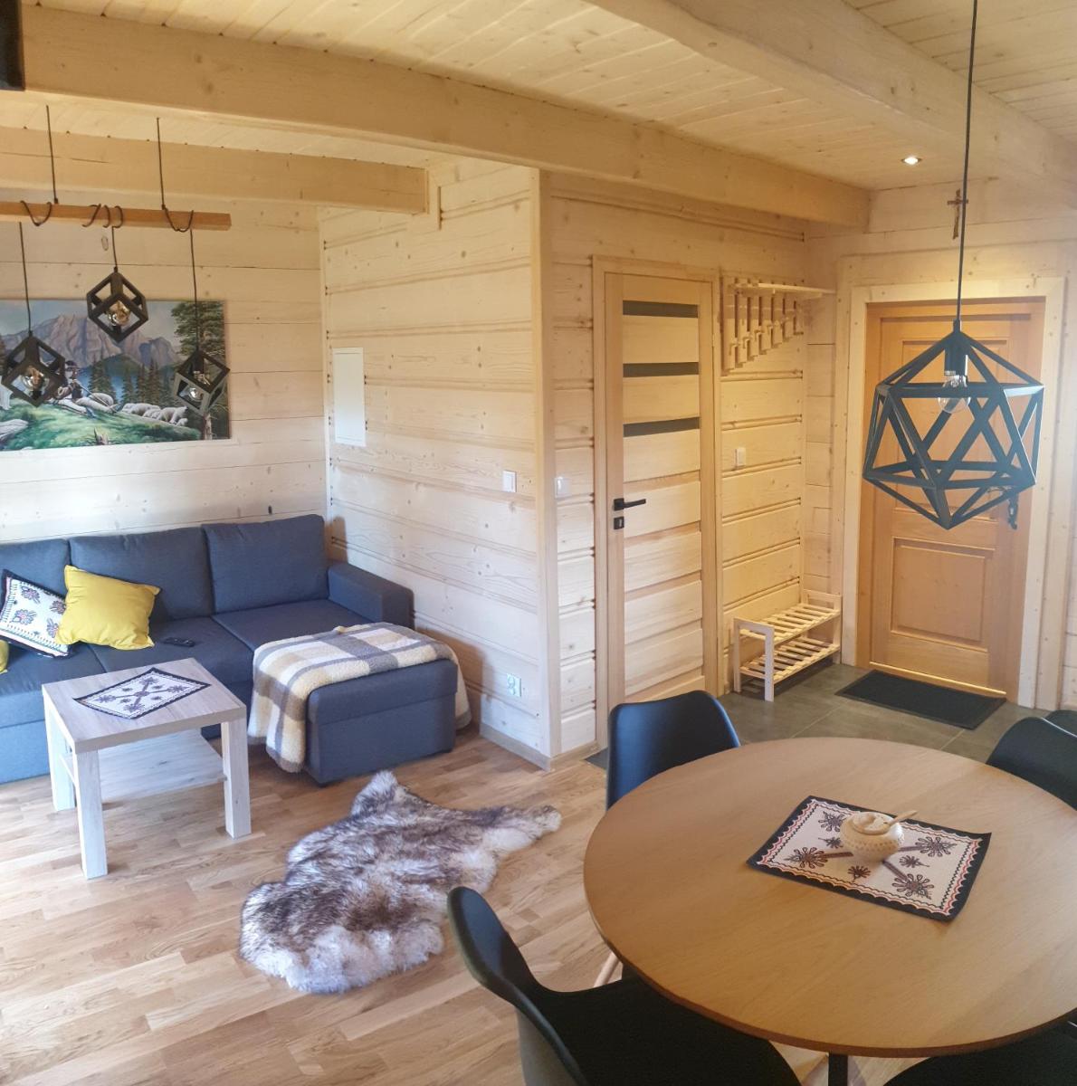 Two-Bedroom House - Photo 2