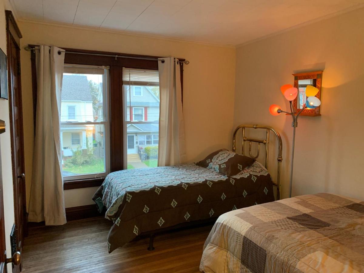 Basic Triple Room with Shared Bathroom photo 1