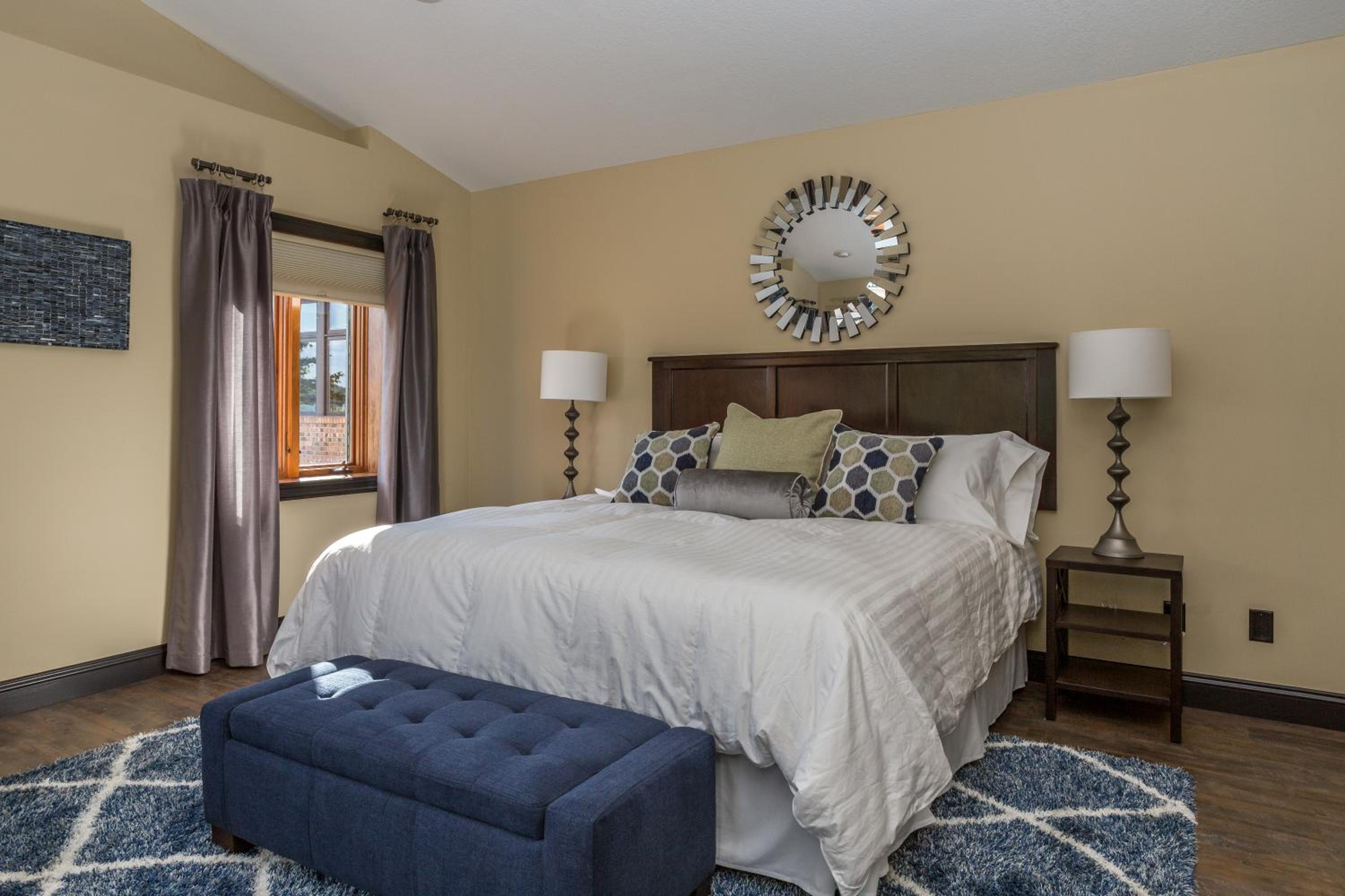 Deluxe King Suite
