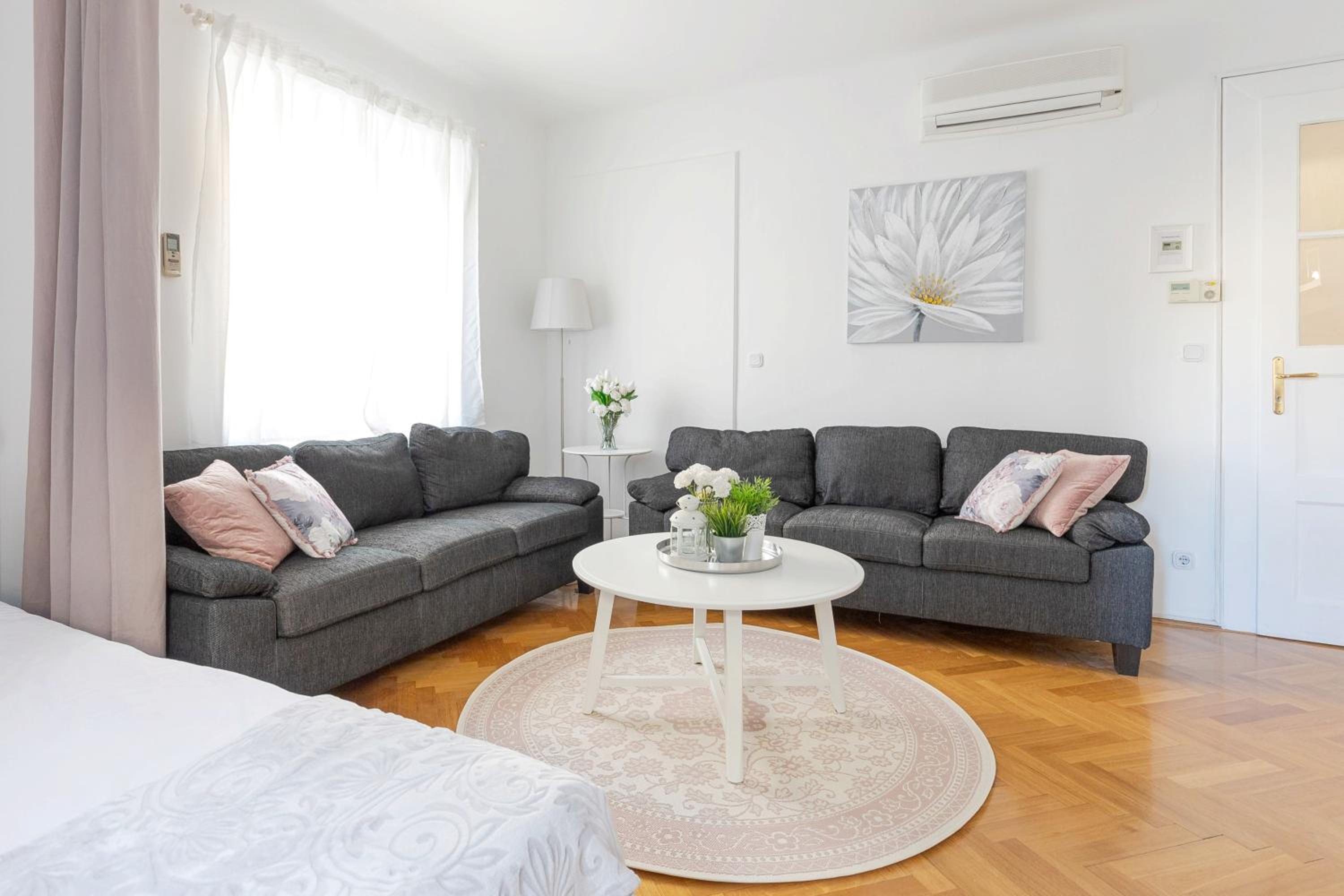 Three-Bedroom Apartment - Photo 6