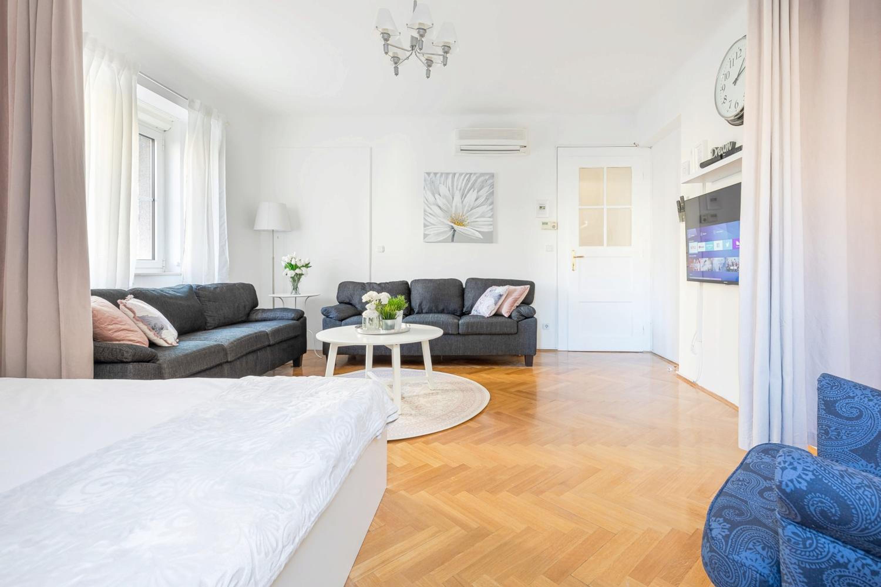 Three-Bedroom Apartment - Photo 7