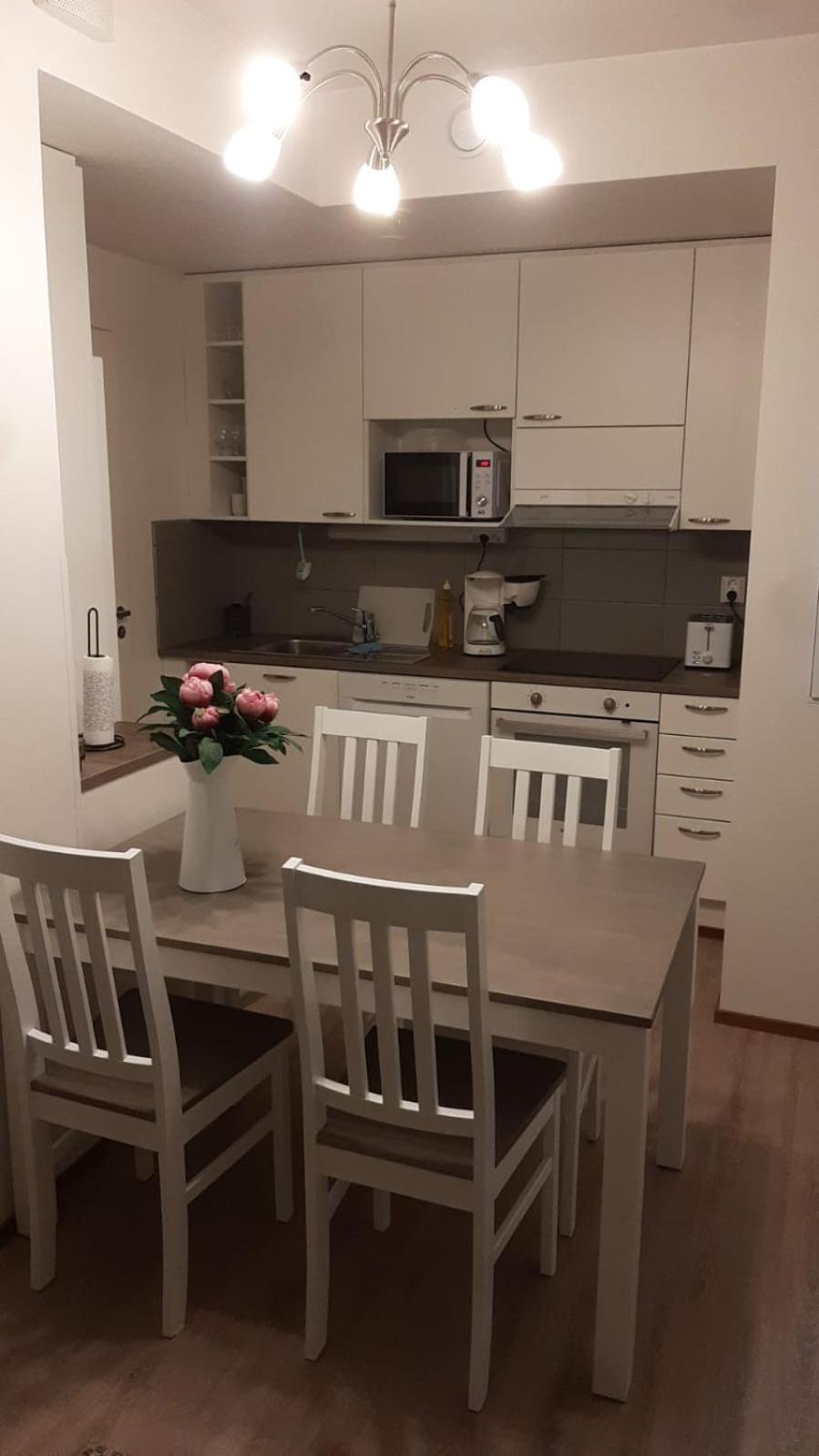 One-Bedroom Apartment - Photo 6