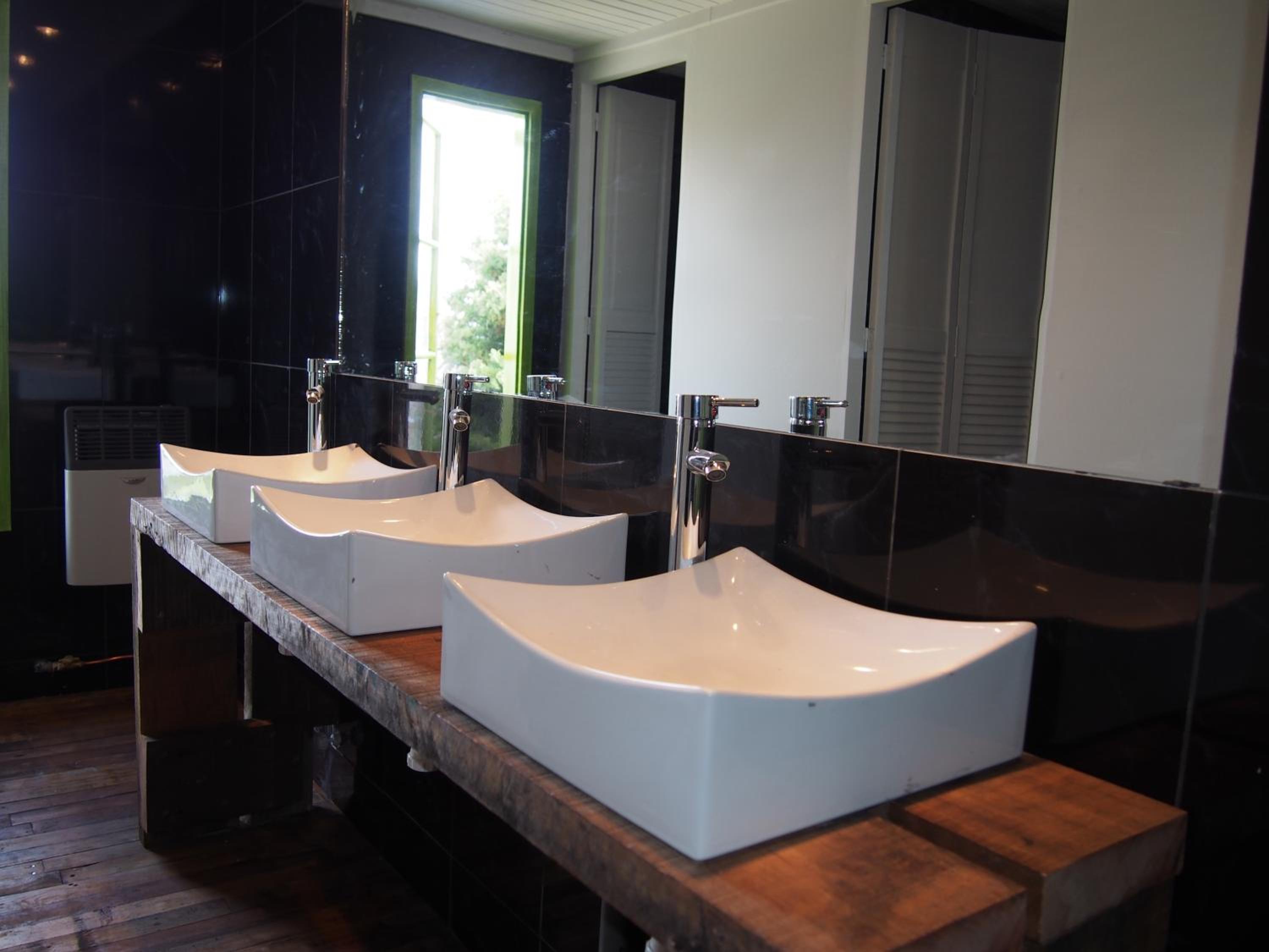 Basic Triple Room with Shared Bathroom photo 2