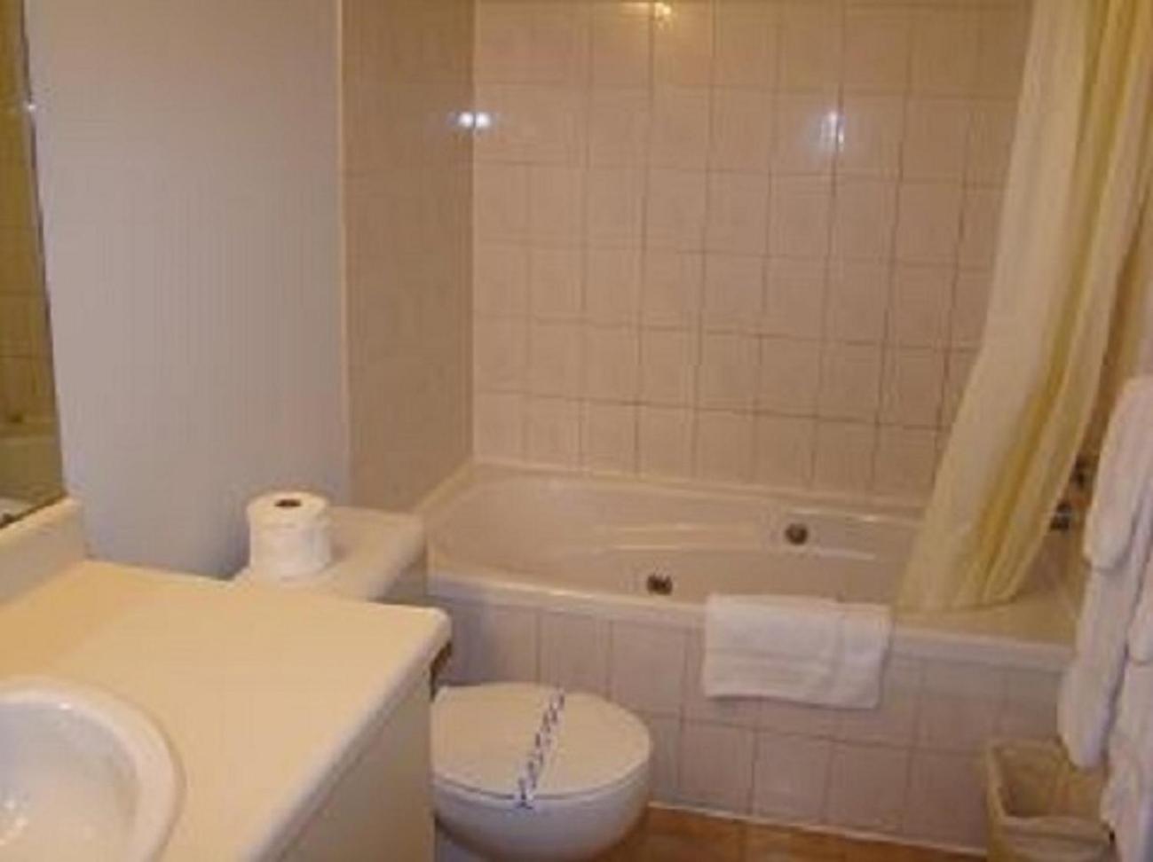 King Room - Non-Smoking photo 2