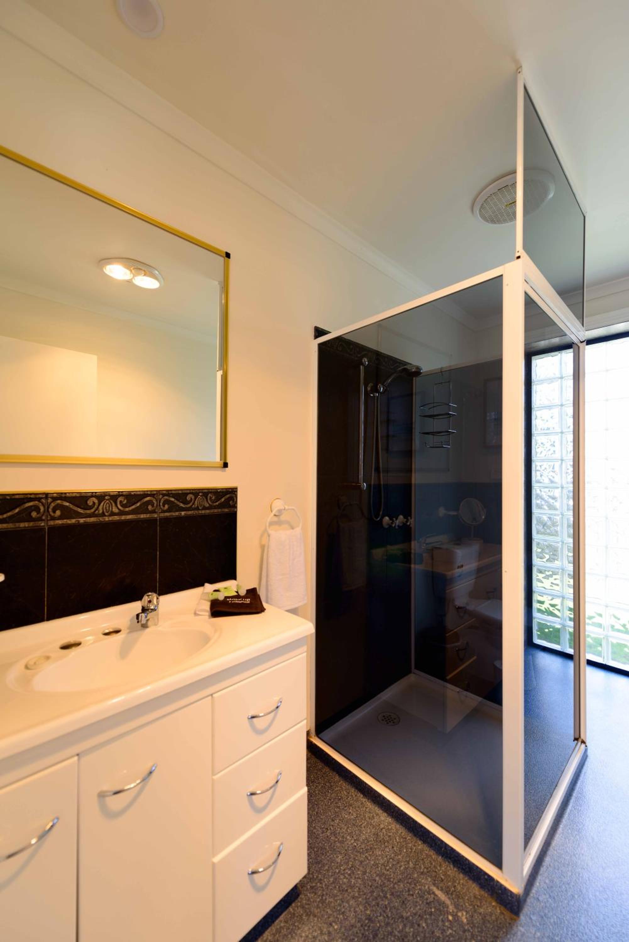 Two-Bedroom Apartment - Photo 7