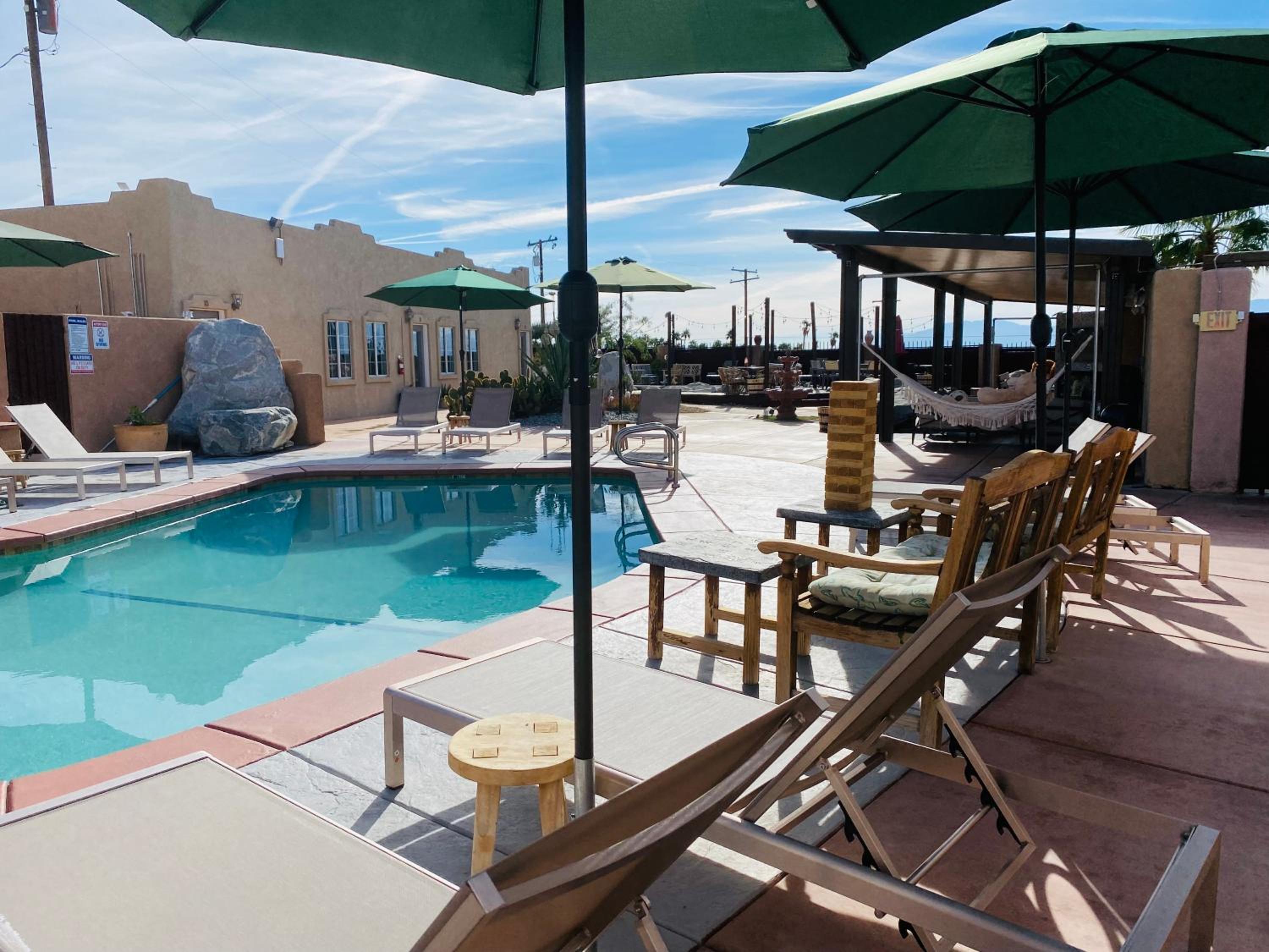 Queen Room with Pool View - Photo 7