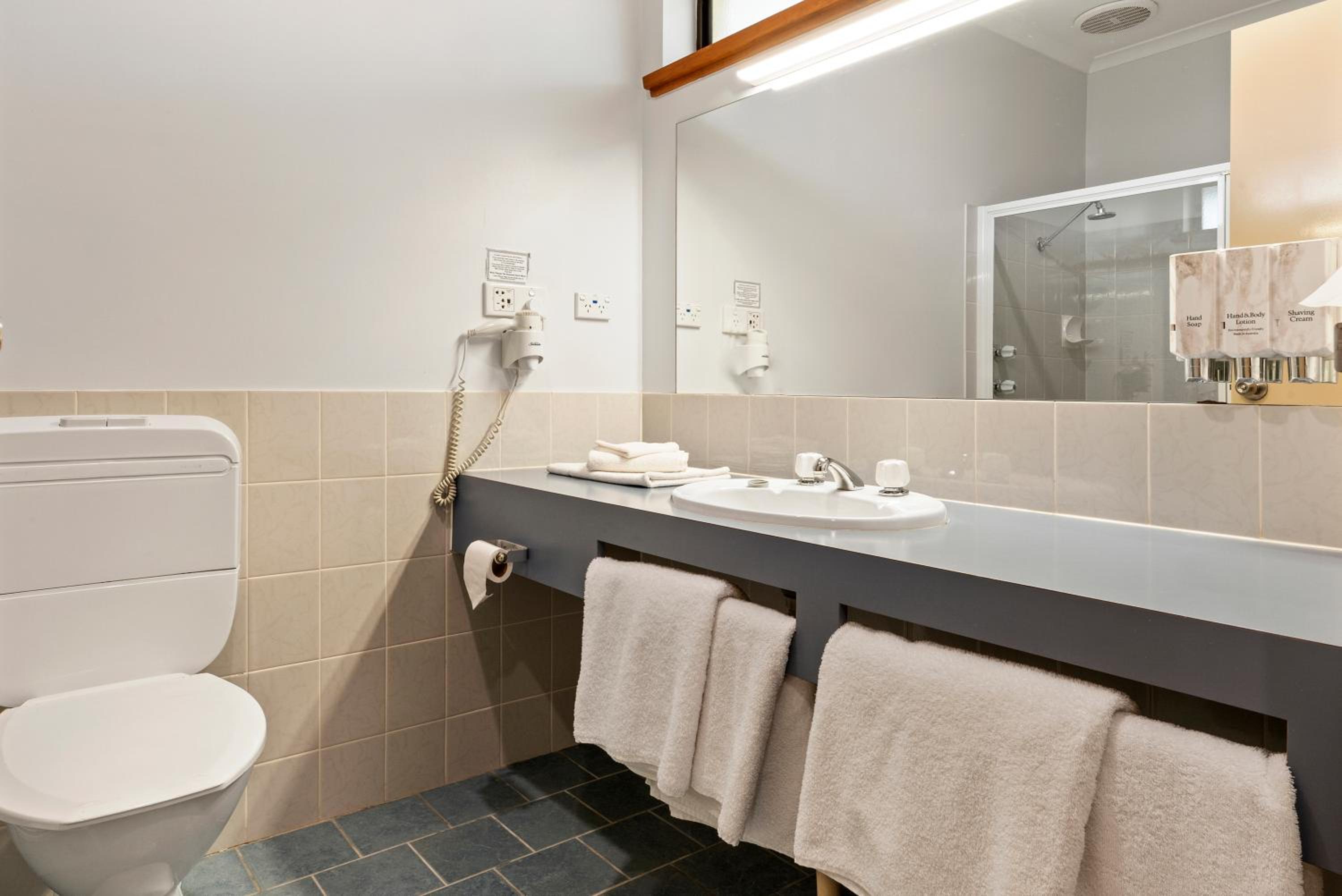 Queen Room with Spa Bath, River View and Balcony ADULTS ONLY photo 3