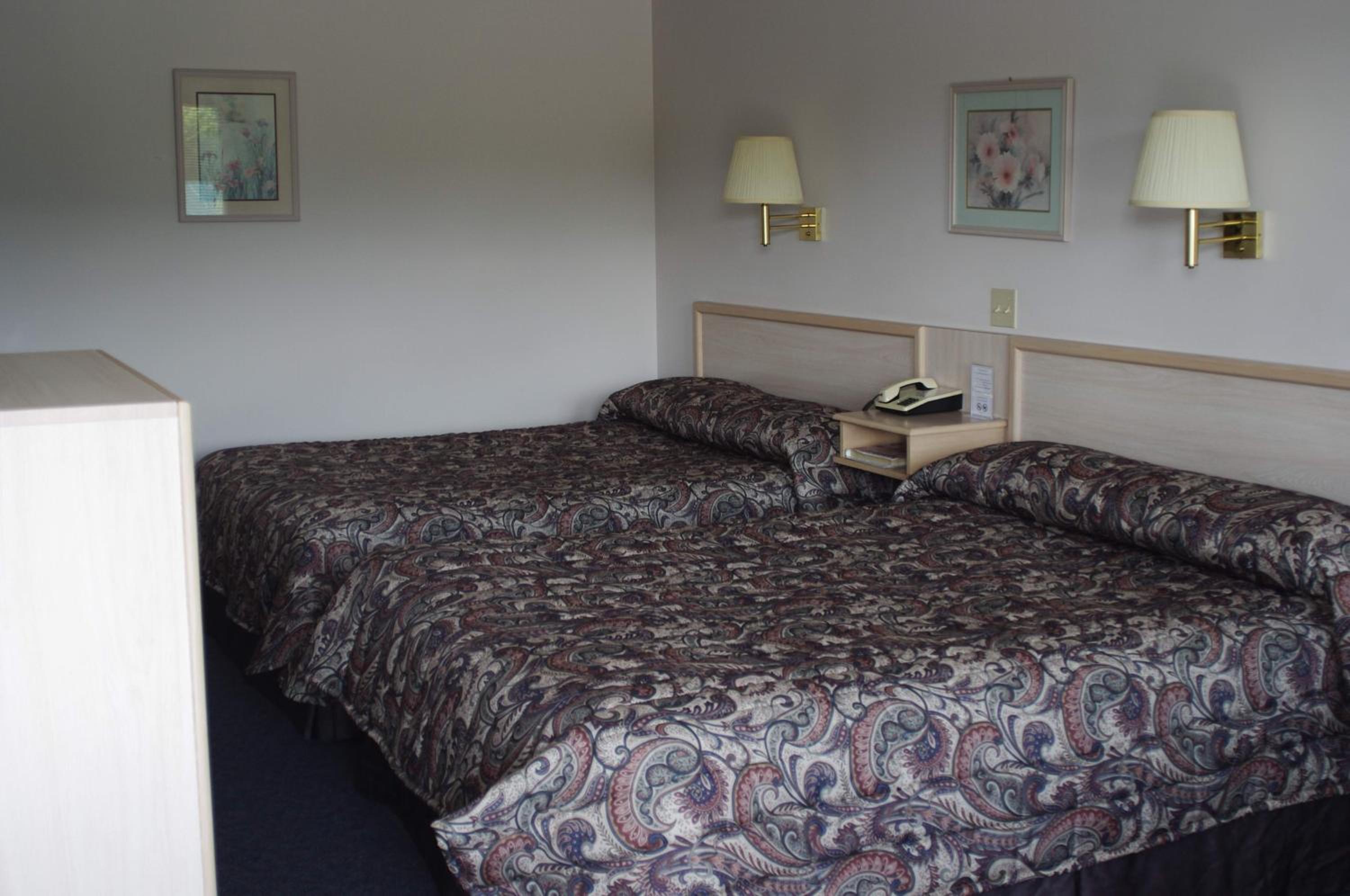Standard Queen Room with Two Queen Beds photo 1