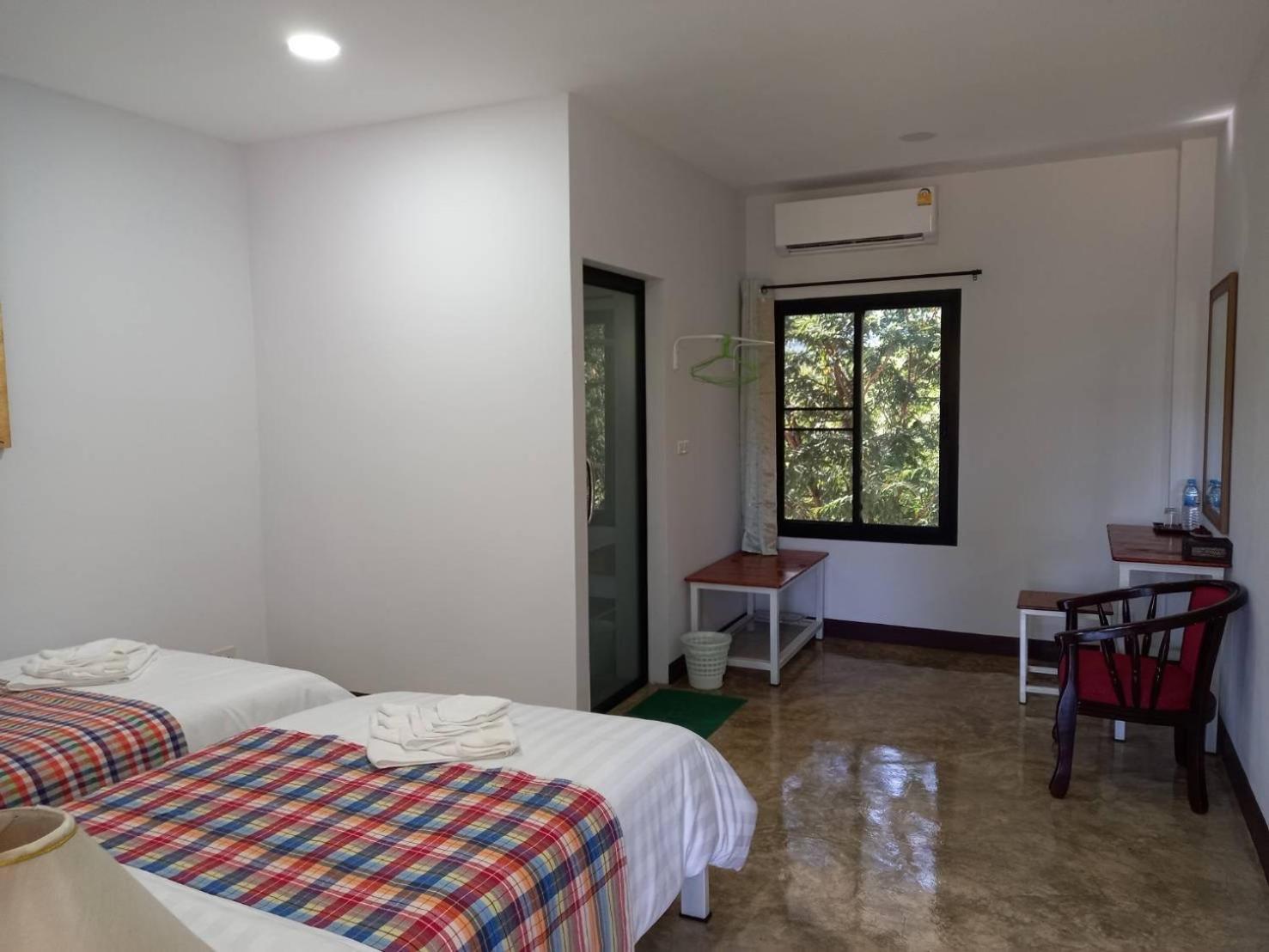 Twin Room with Bathroom - Photo 2