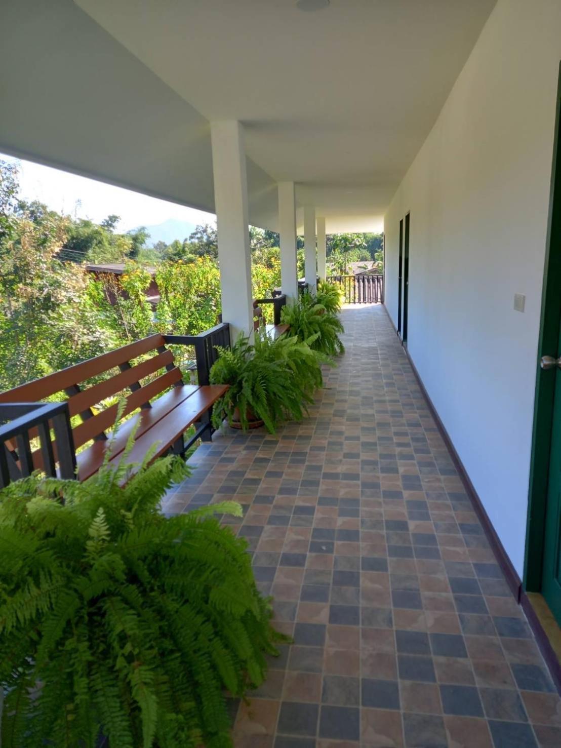 Double Room with Private Bathroom - Photo 2
