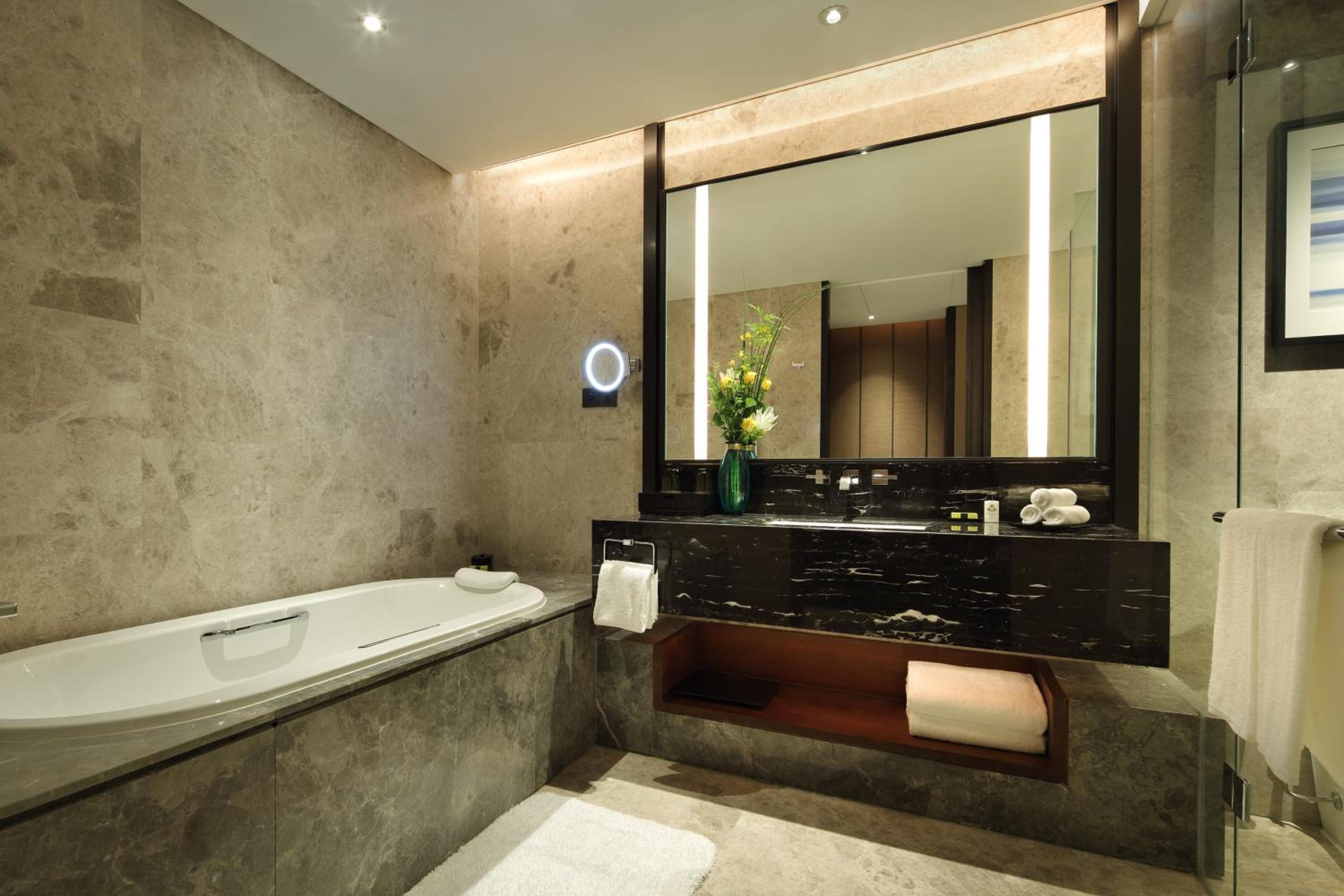 Junior King Suite