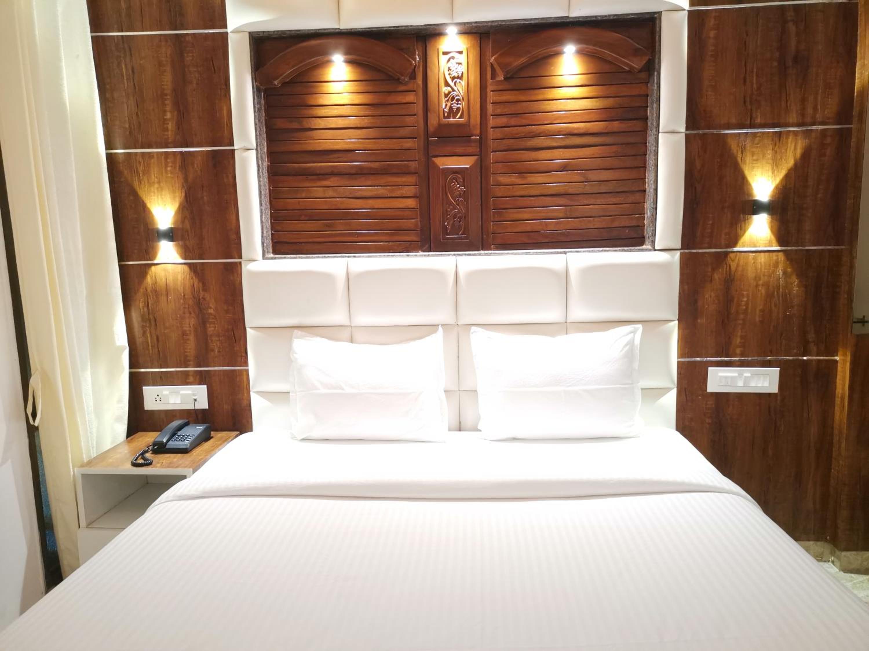 Deluxe room without balcony - Photo 12
