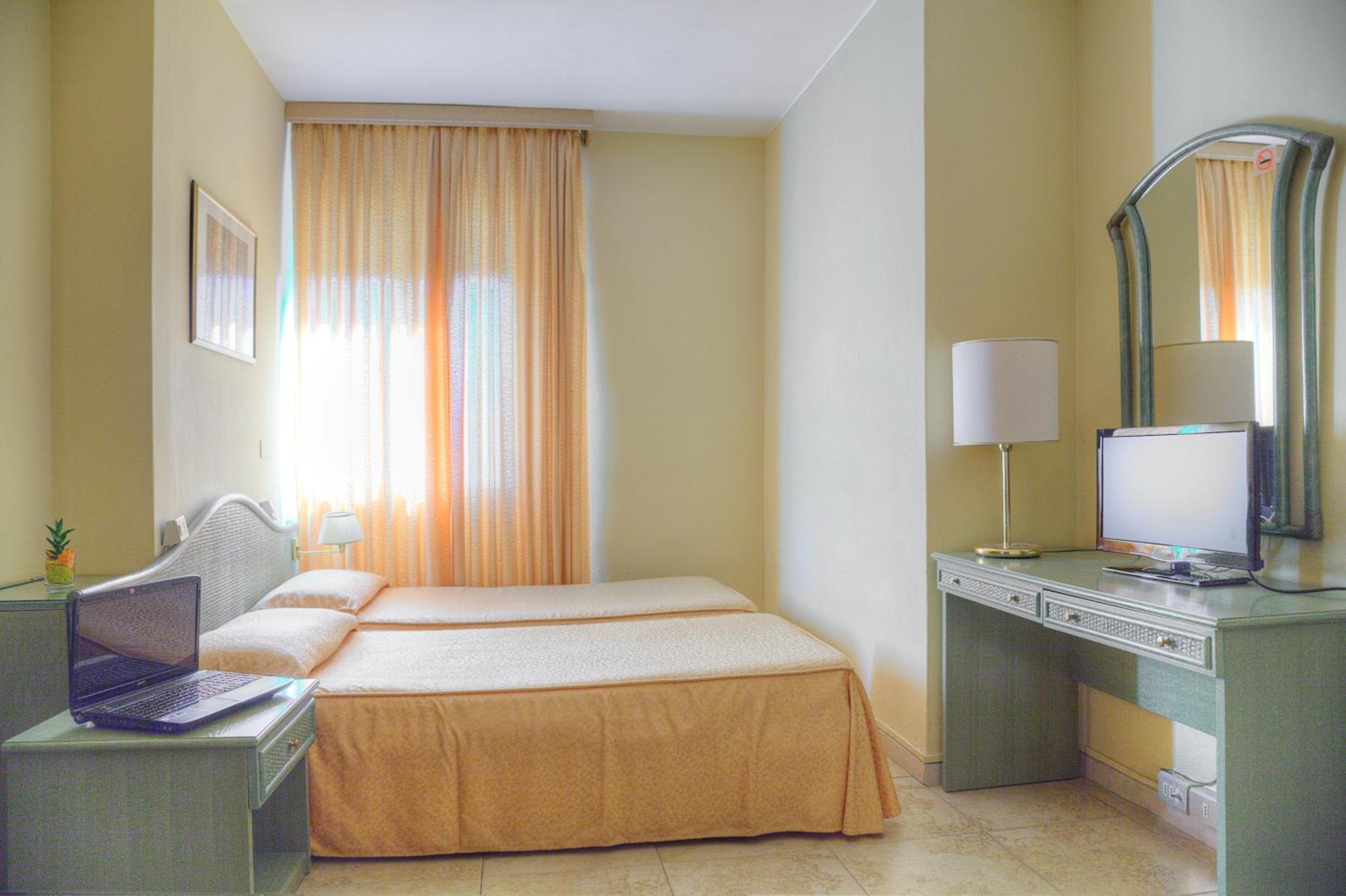 Double or Twin Room - Photo 3