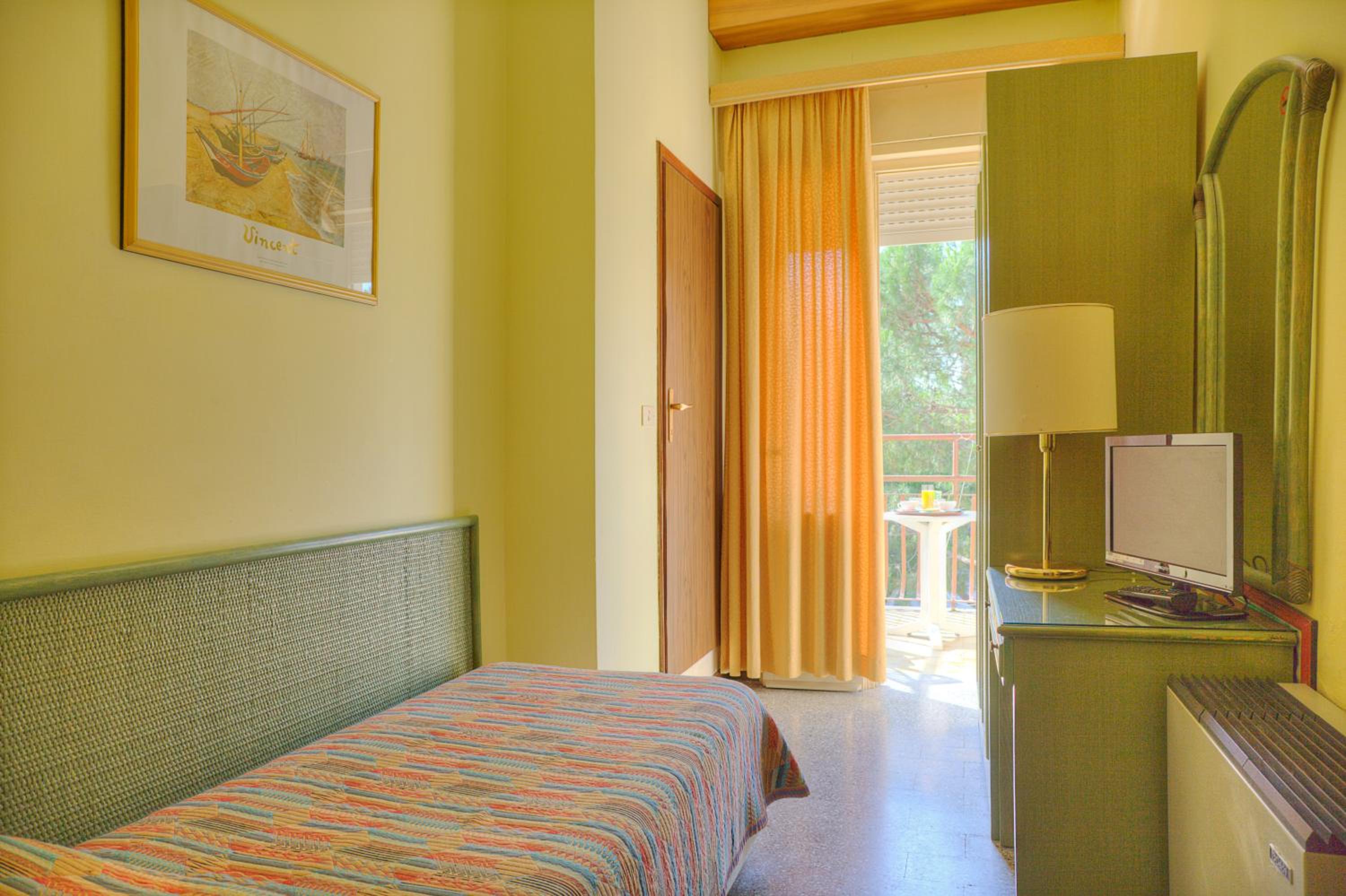 Single Room with Balcony photo 2