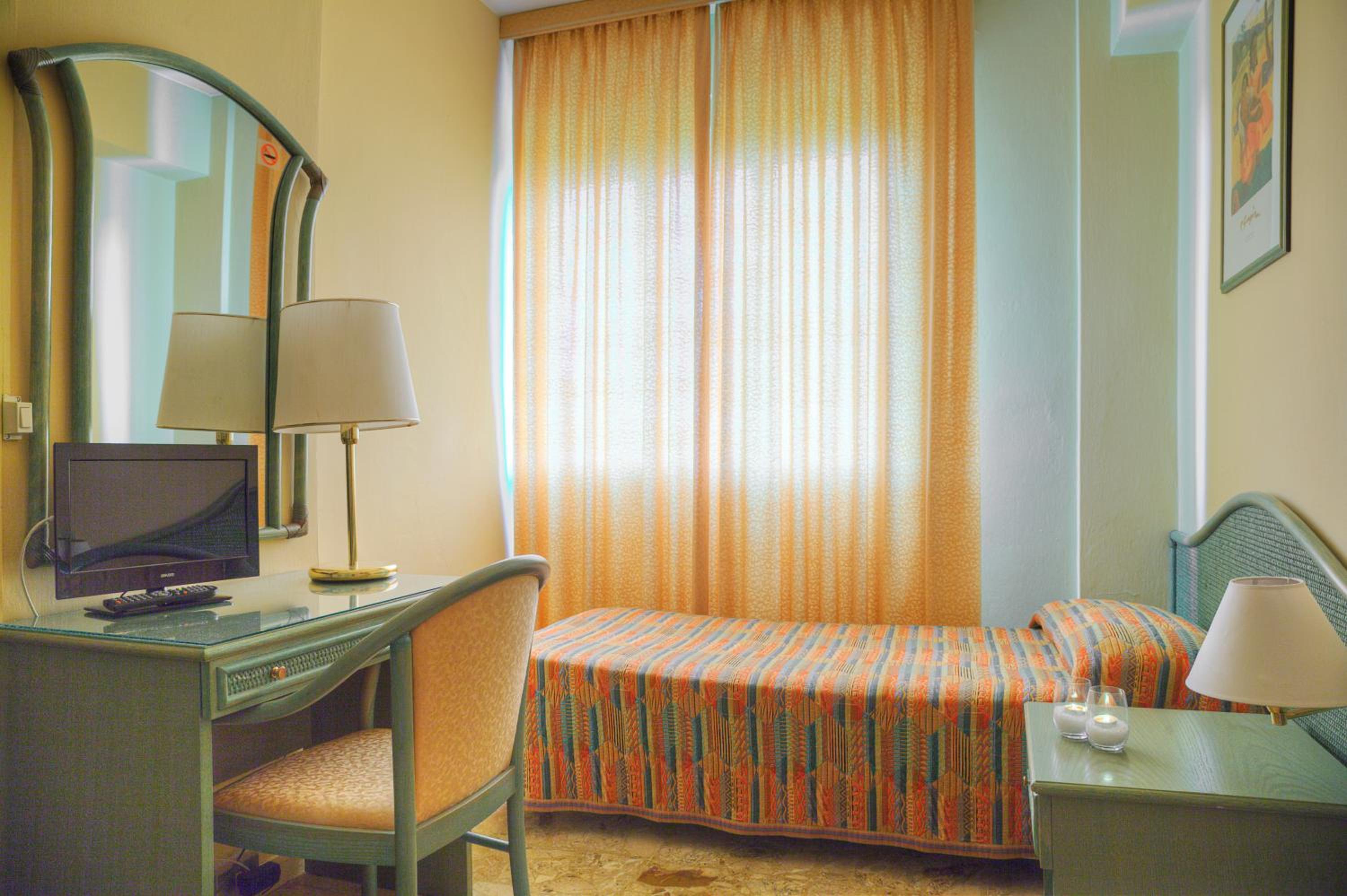 Double or Twin Room - Photo 4