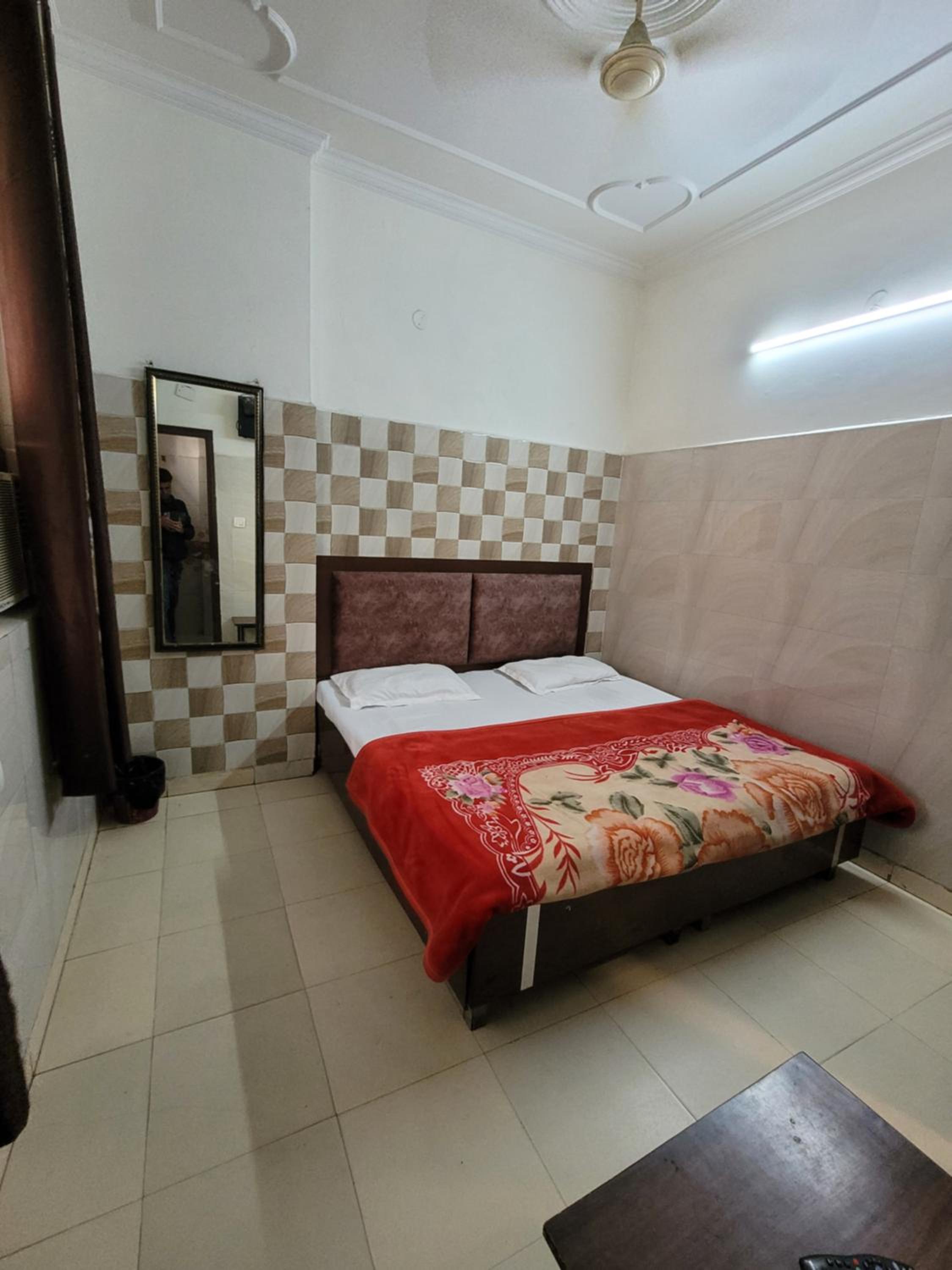 Double Bed NON AC - Photo 13