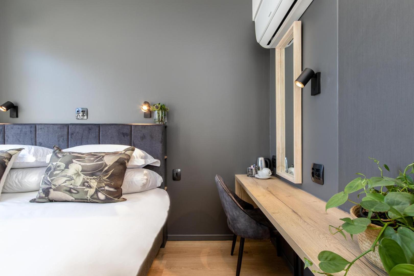 Luxury Suite with City View and Terrace