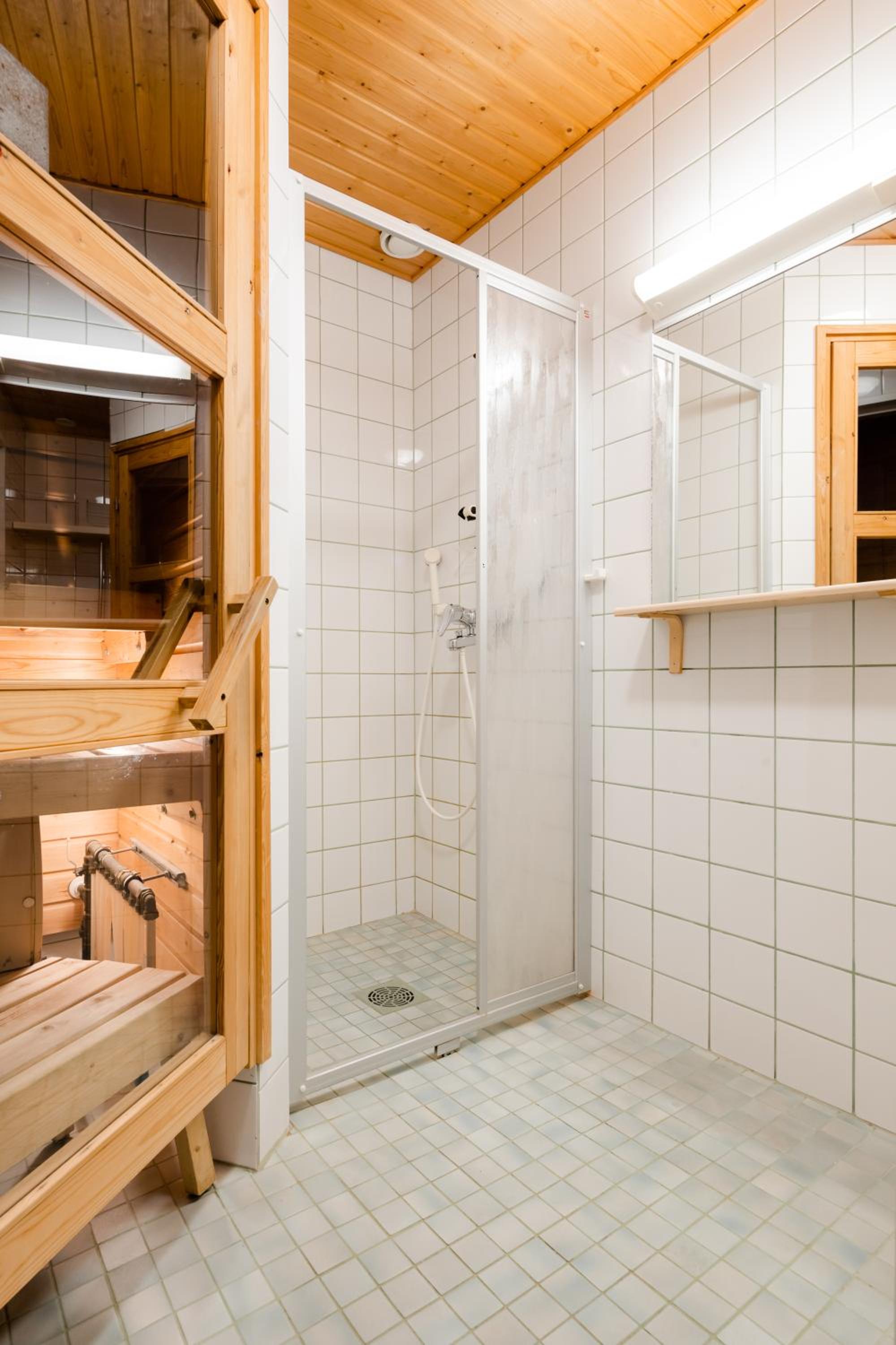 Apartment with Sauna - Photo 11