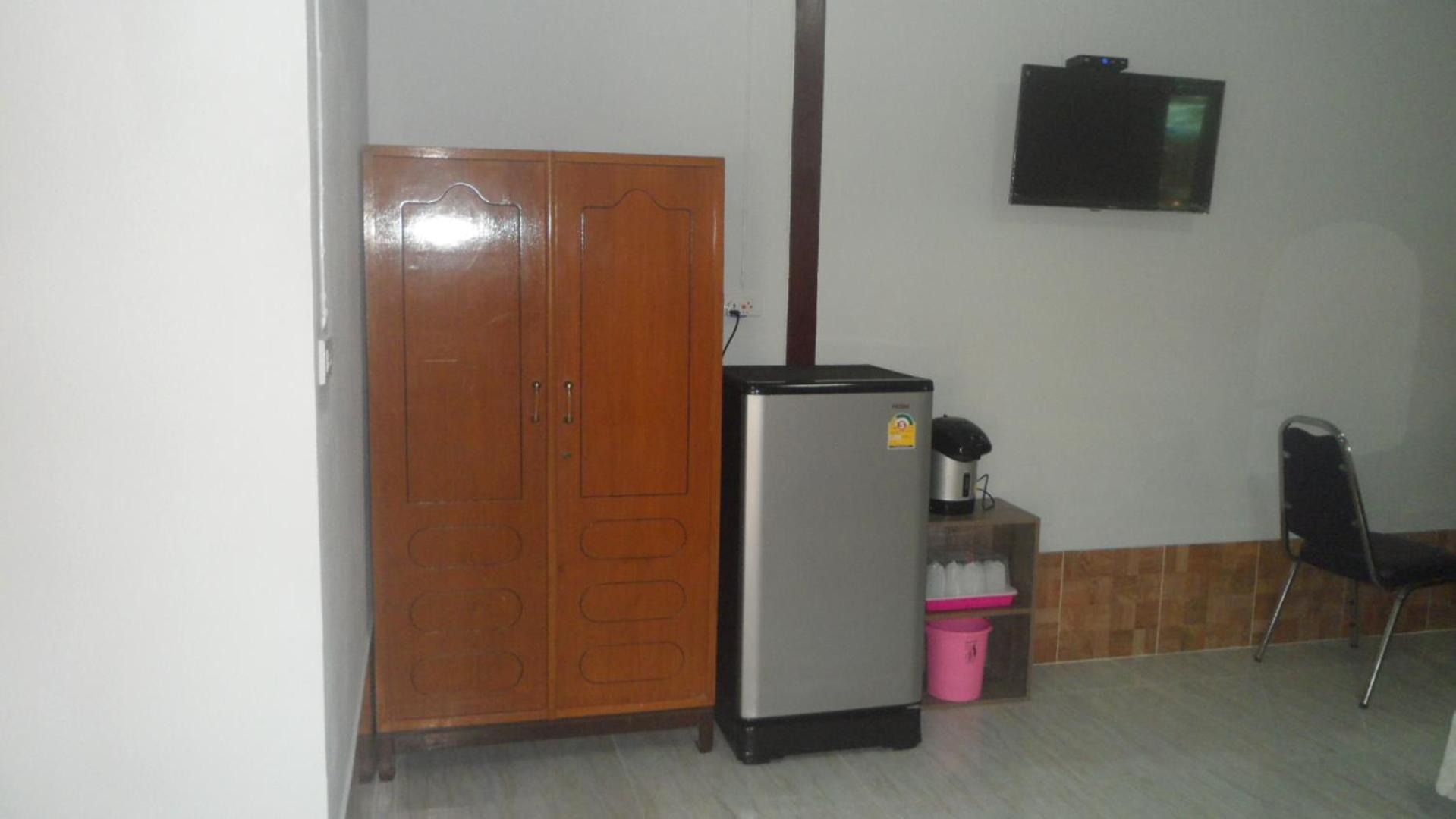 Quadruple Room with Bathroom - Photo 7