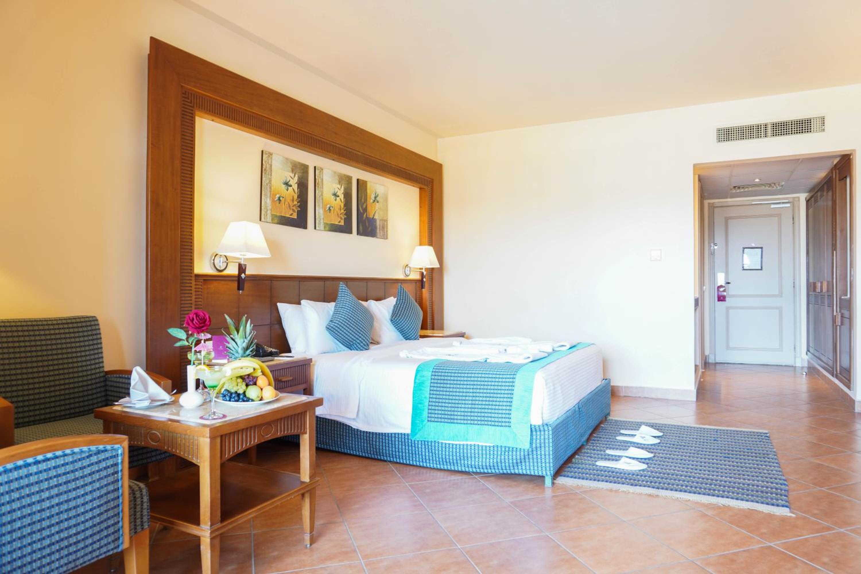 Double Room with King Bed (No Children) - Photo 1