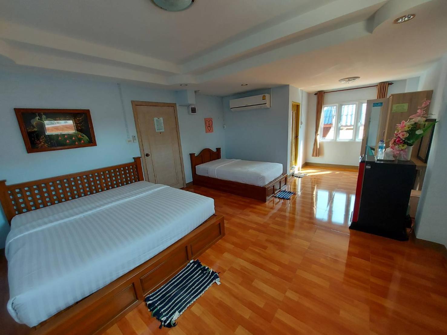 Quadruple Room with Private Bathroom - Photo 5