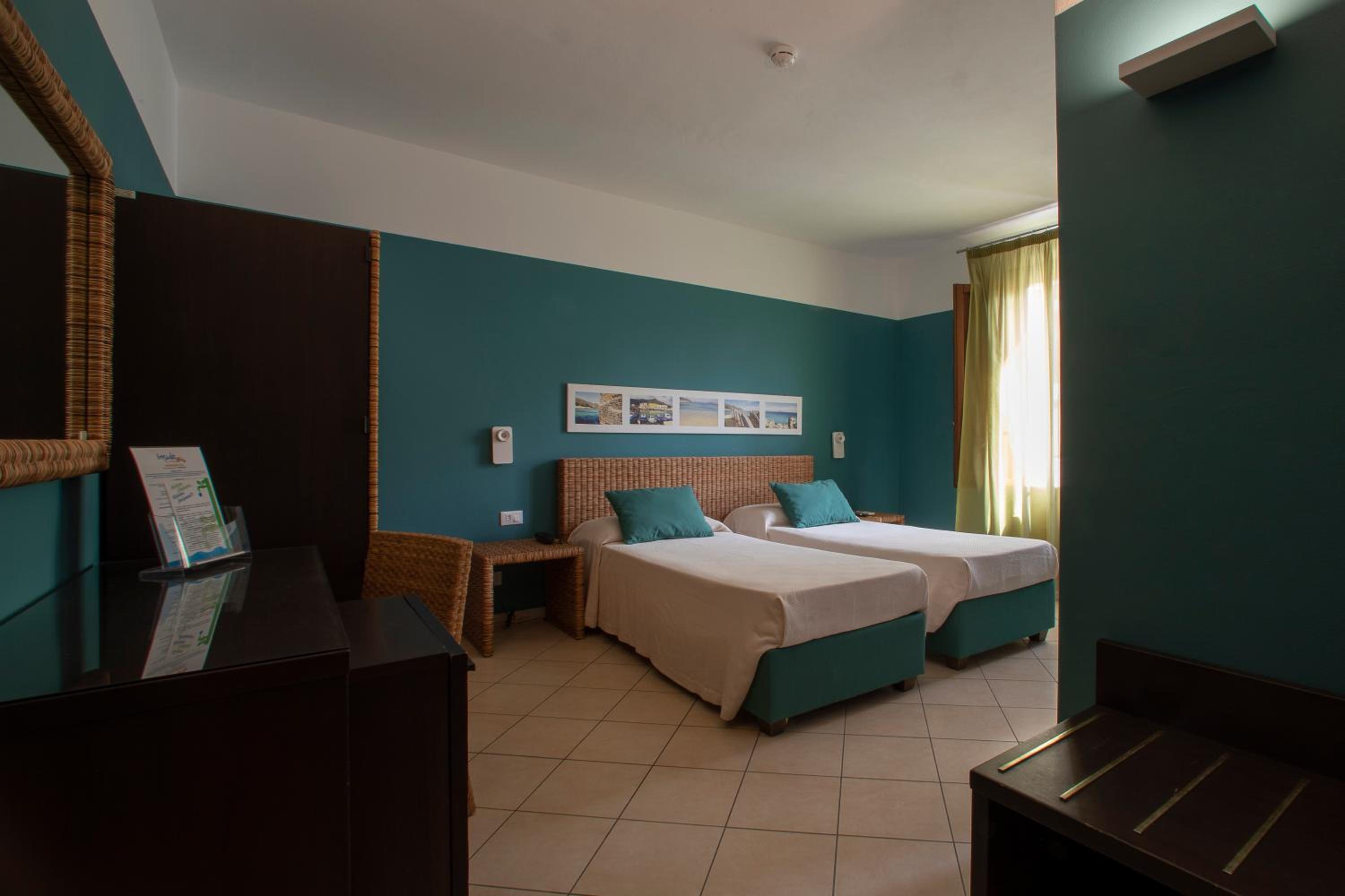 Double or Twin Room - Photo 11