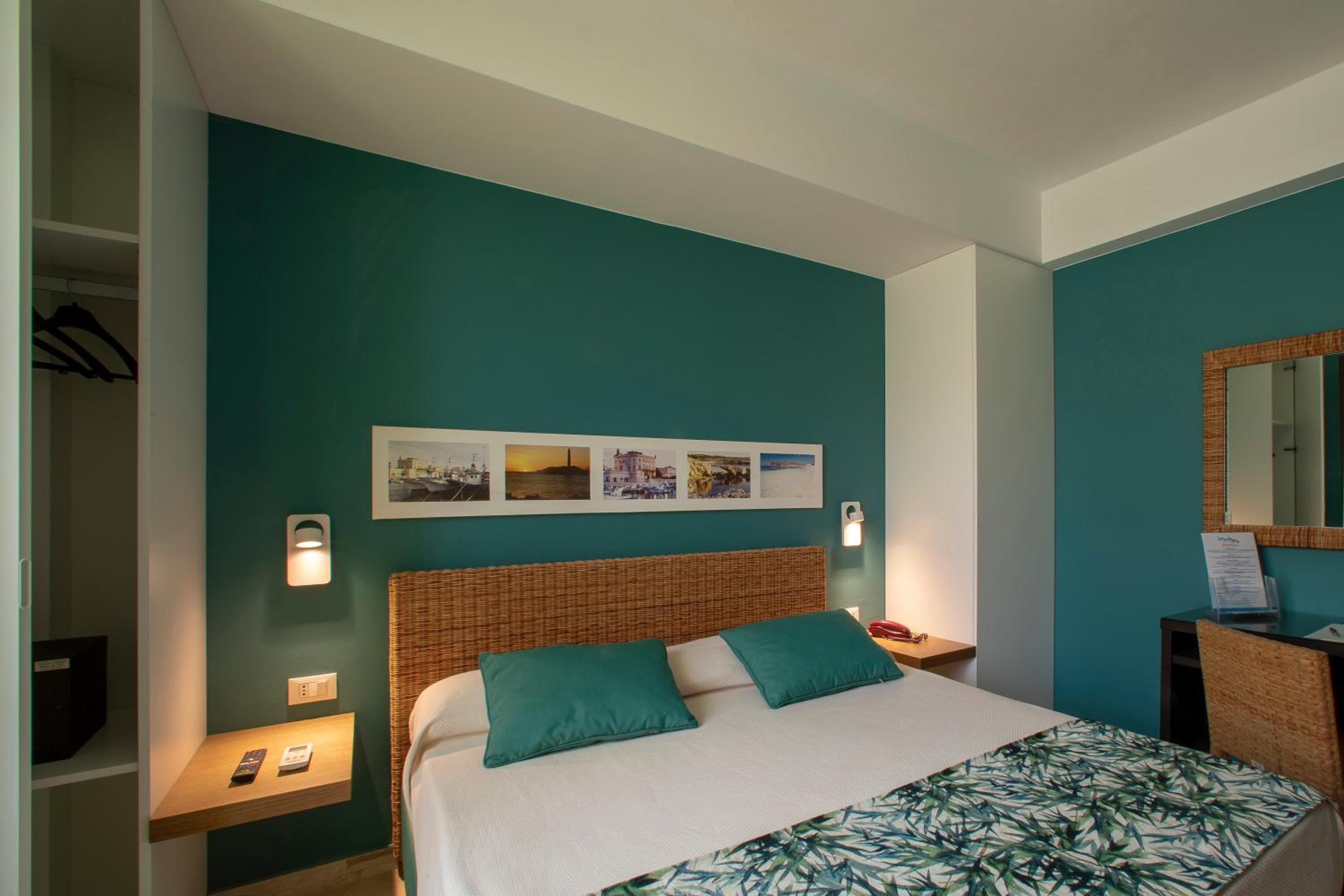 Double or Twin Room - Photo 9