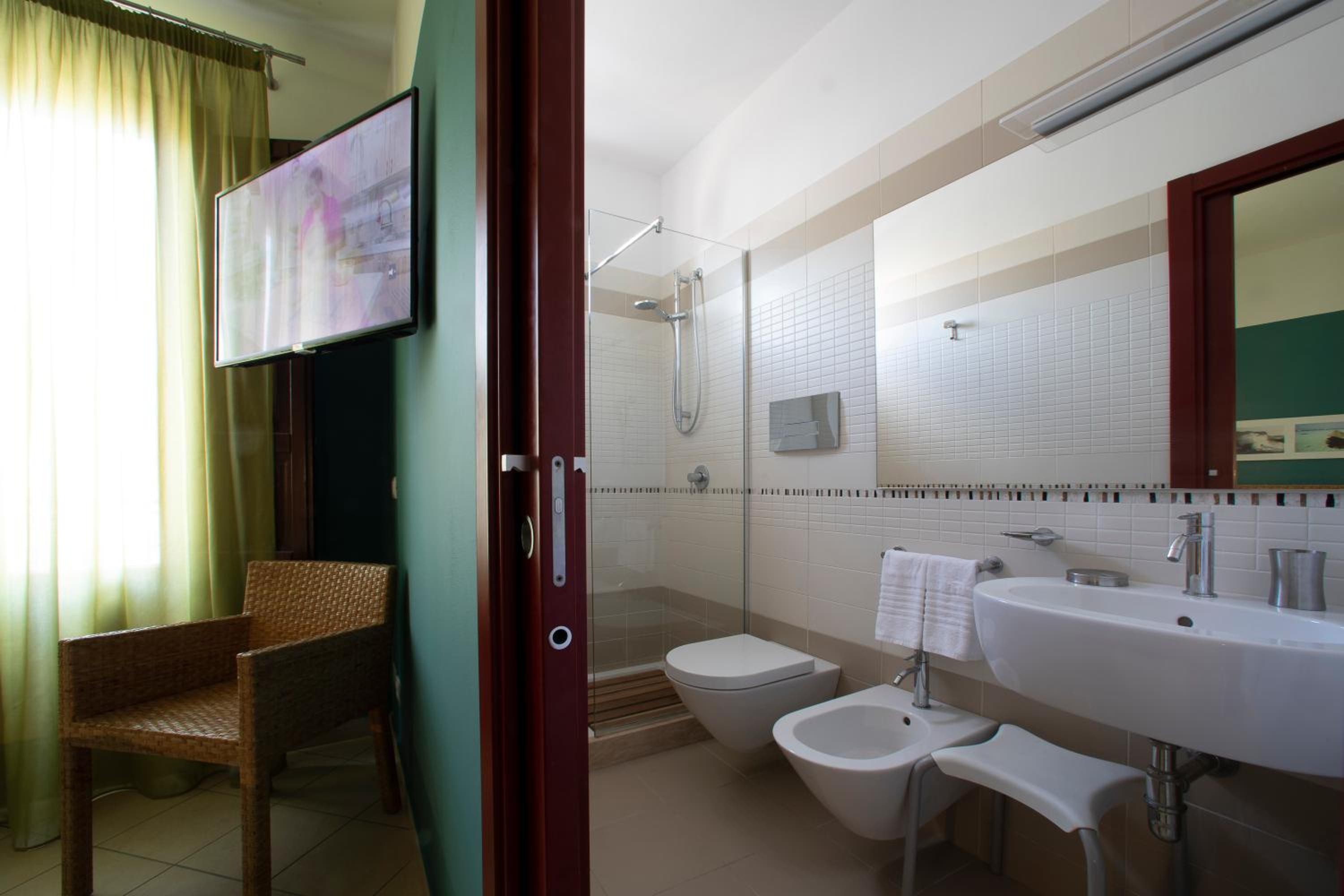 Double or Twin Room - Photo 3
