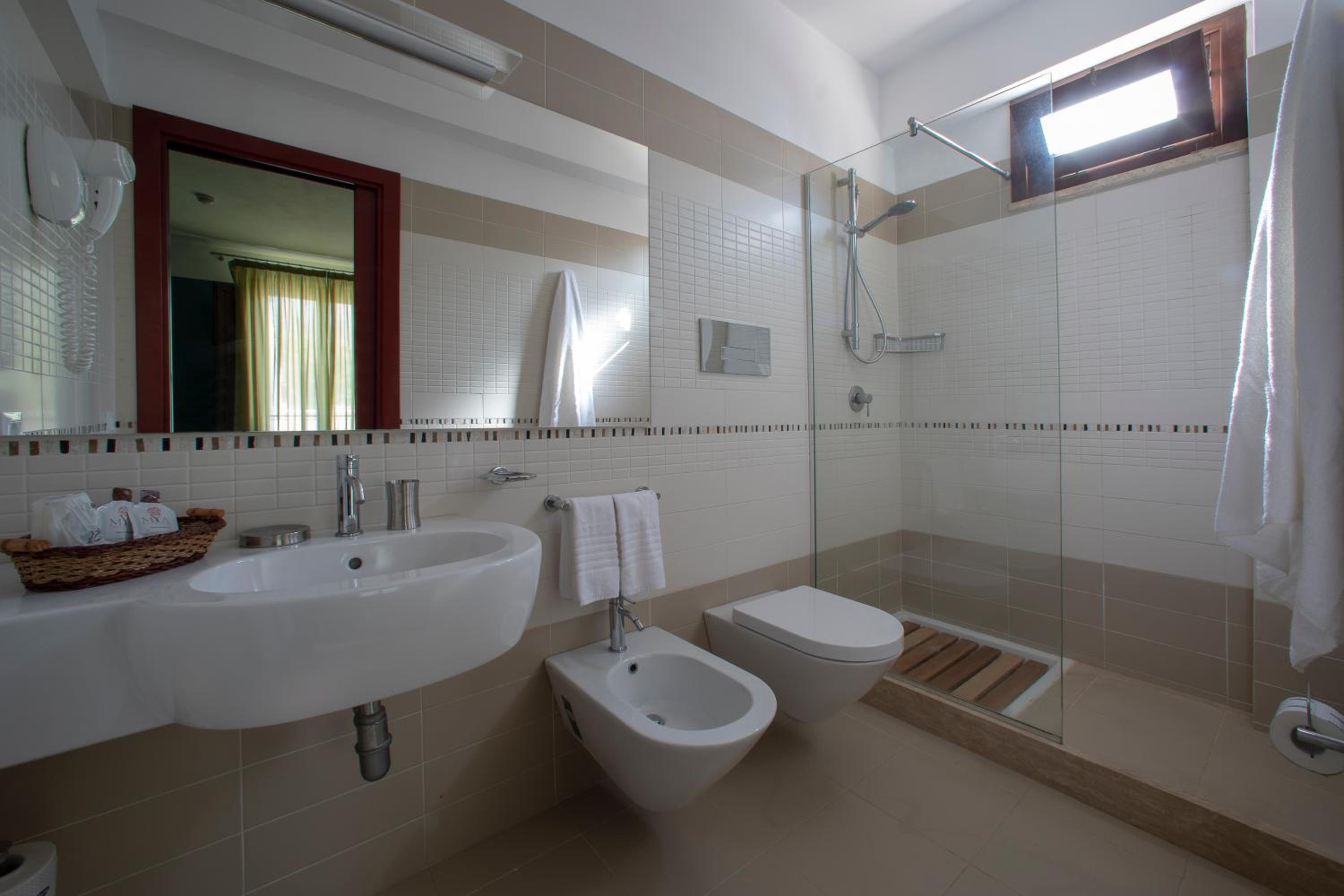 Double or Twin Room - Photo 2