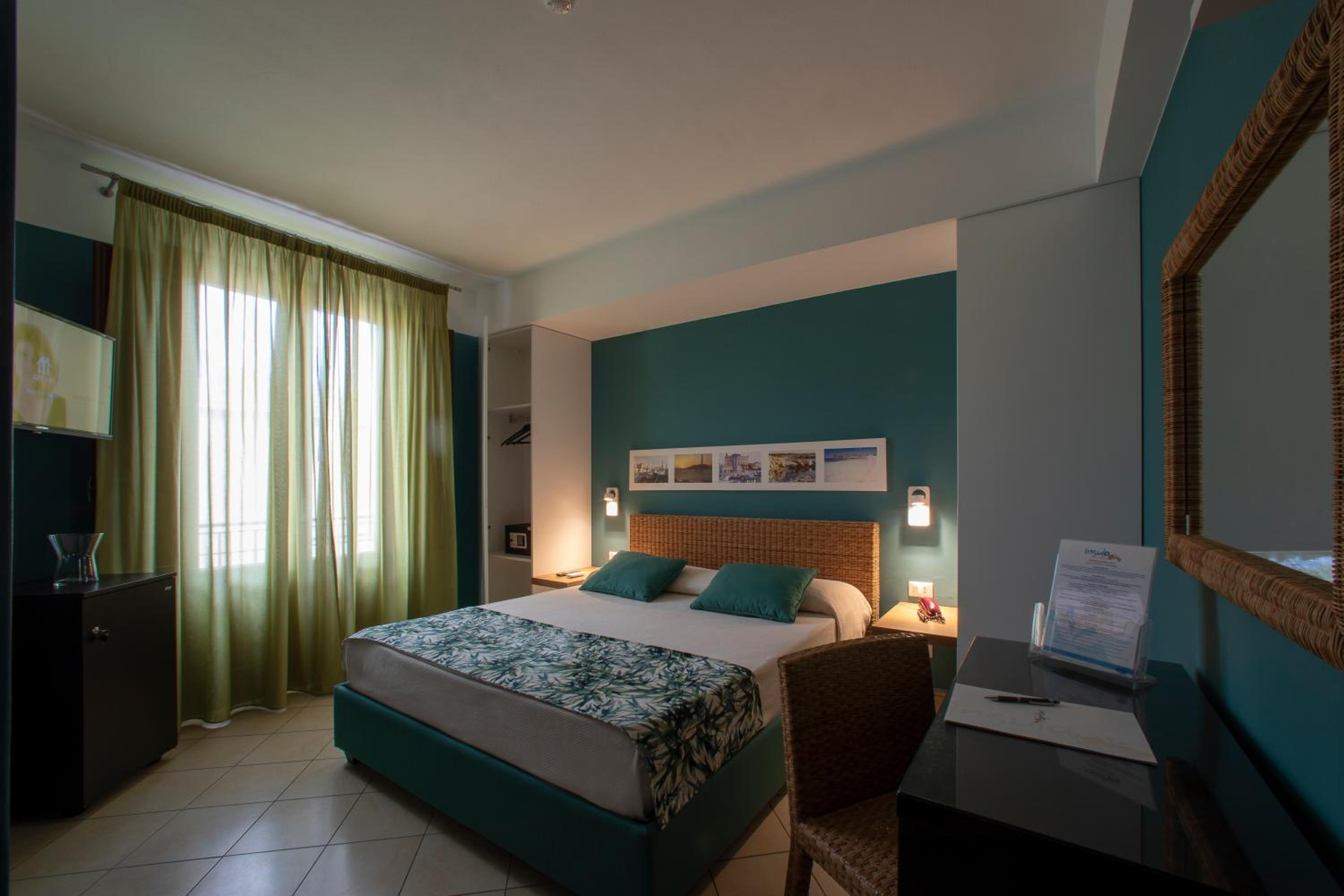 Double or Twin Room - Photo 8